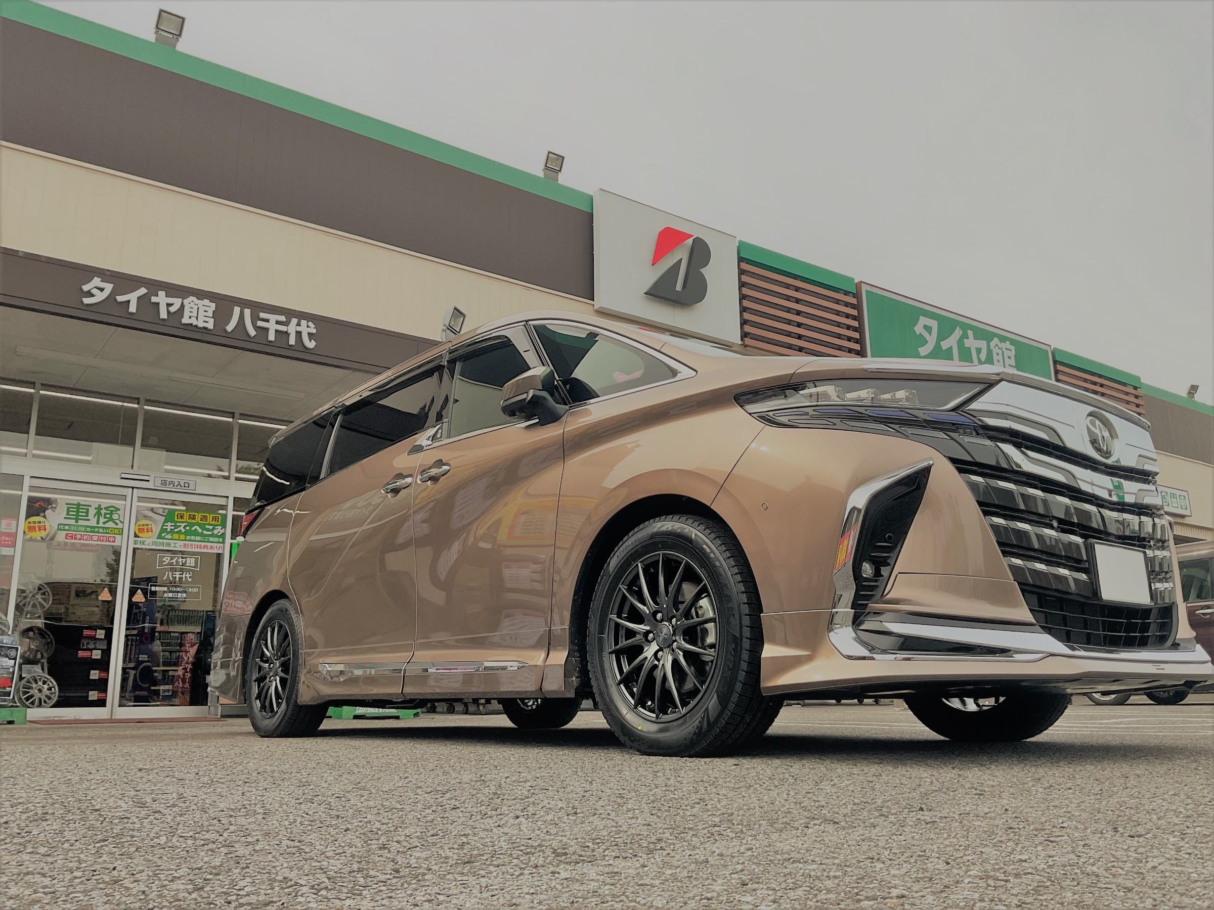 アルファードタイヤ8個 着払い （アルファードのホイールJ数違い・4WD 