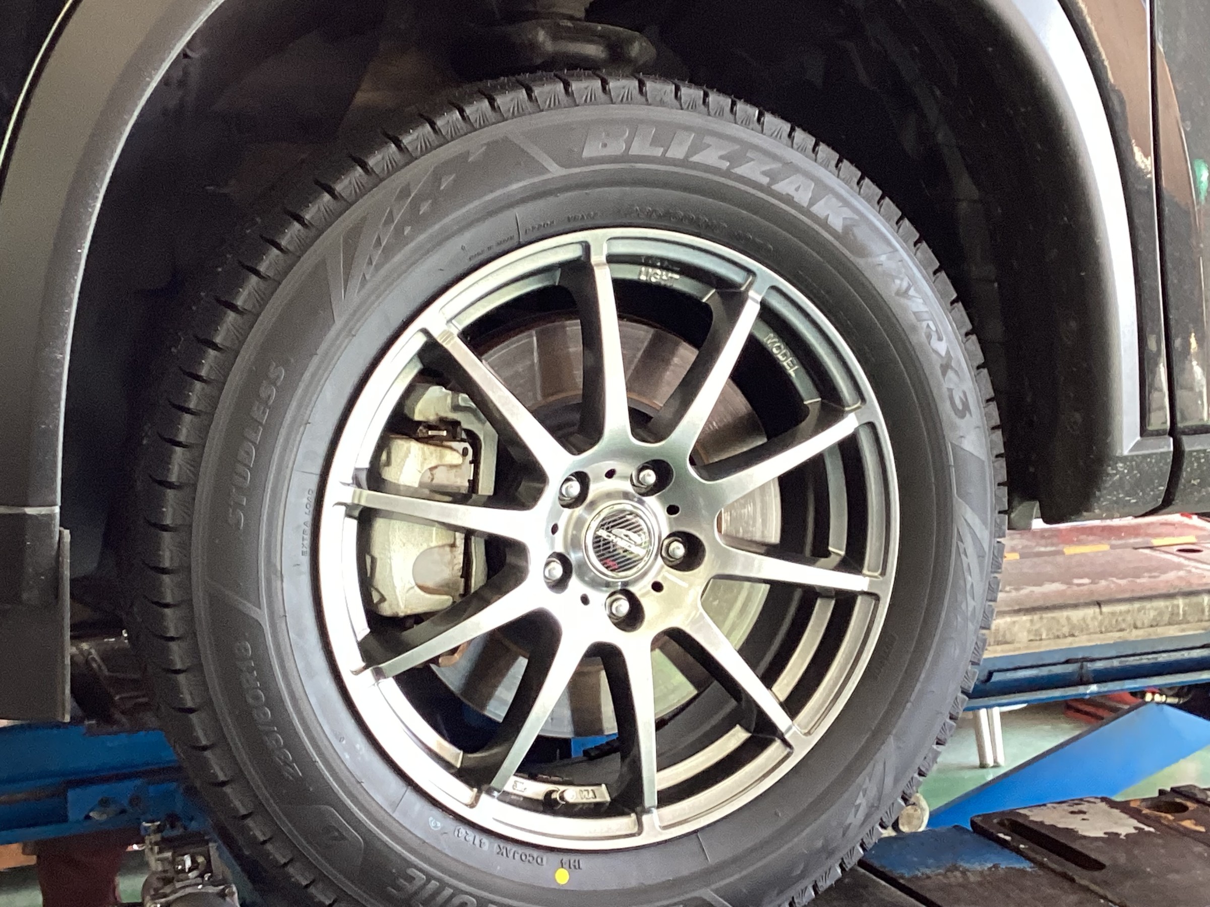235/55R19 スタッドレスタイヤ ホイール4本セット アリア