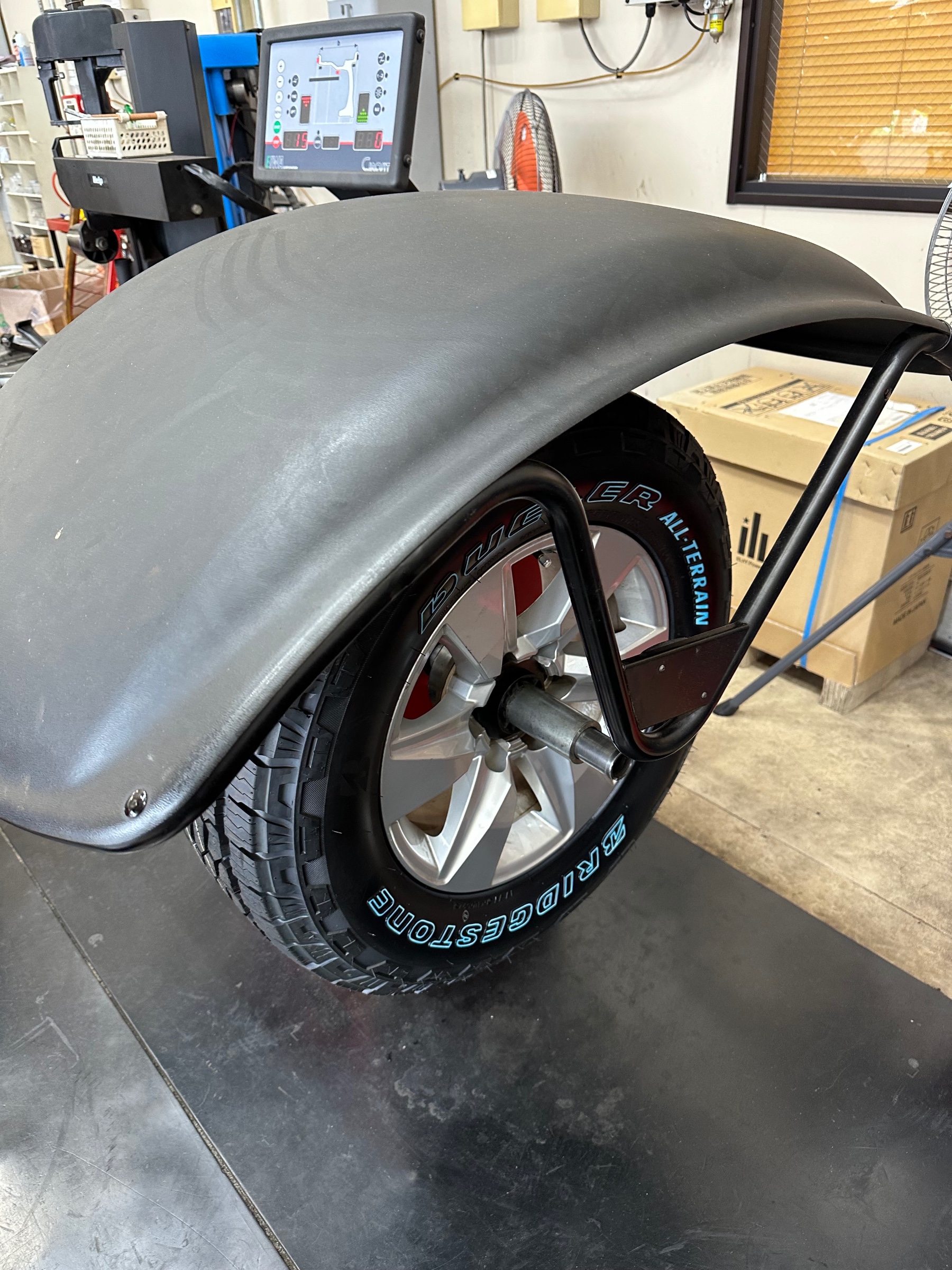 トヨタ ランドクルーザープラド タイヤ4本交換 265/65R17 トヨタ ランドクルーザープラド タイヤ4本交換 265/65R17