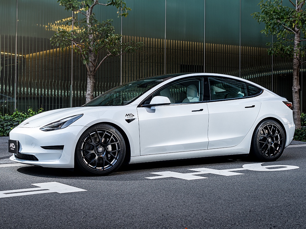 本日のアルミホイール紹介は〜マルカサービスさんの MID