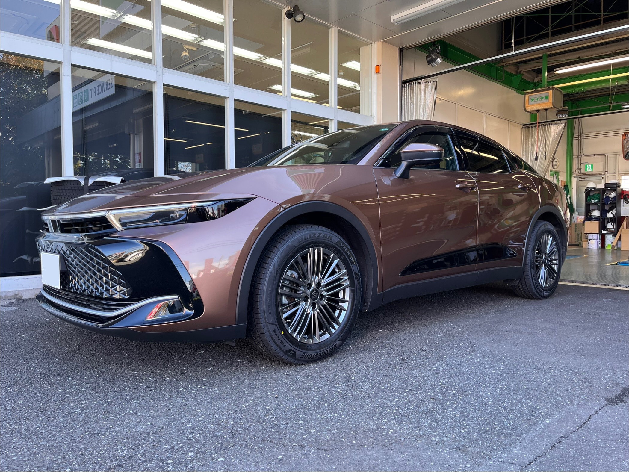 スタッドレスタイヤ装着×TOYOTA クラウンクロスオーバー | 秋山