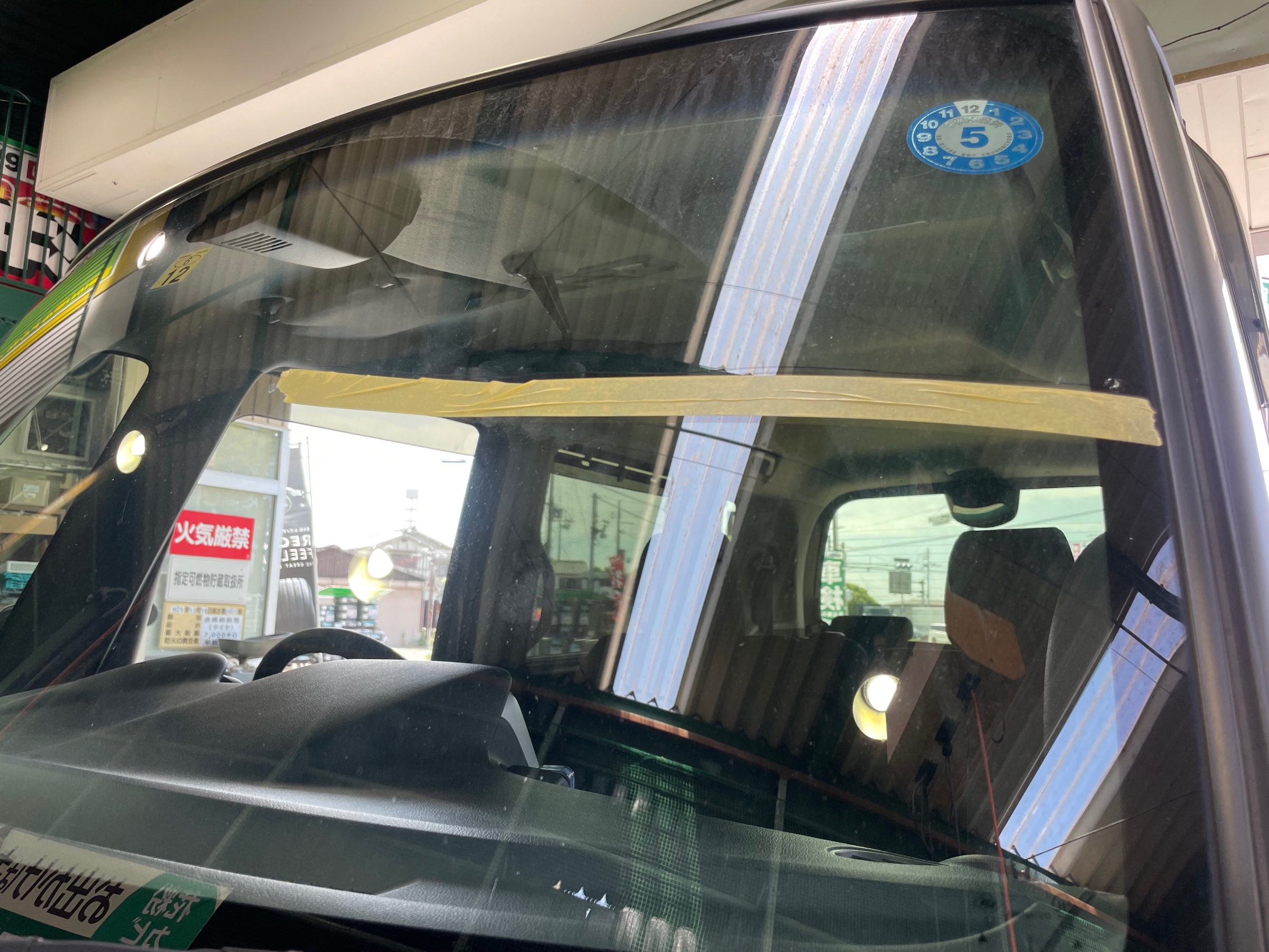 タイヤ館加古川 ホンダ N-BOXカスタム JF1　フロントガラス交換