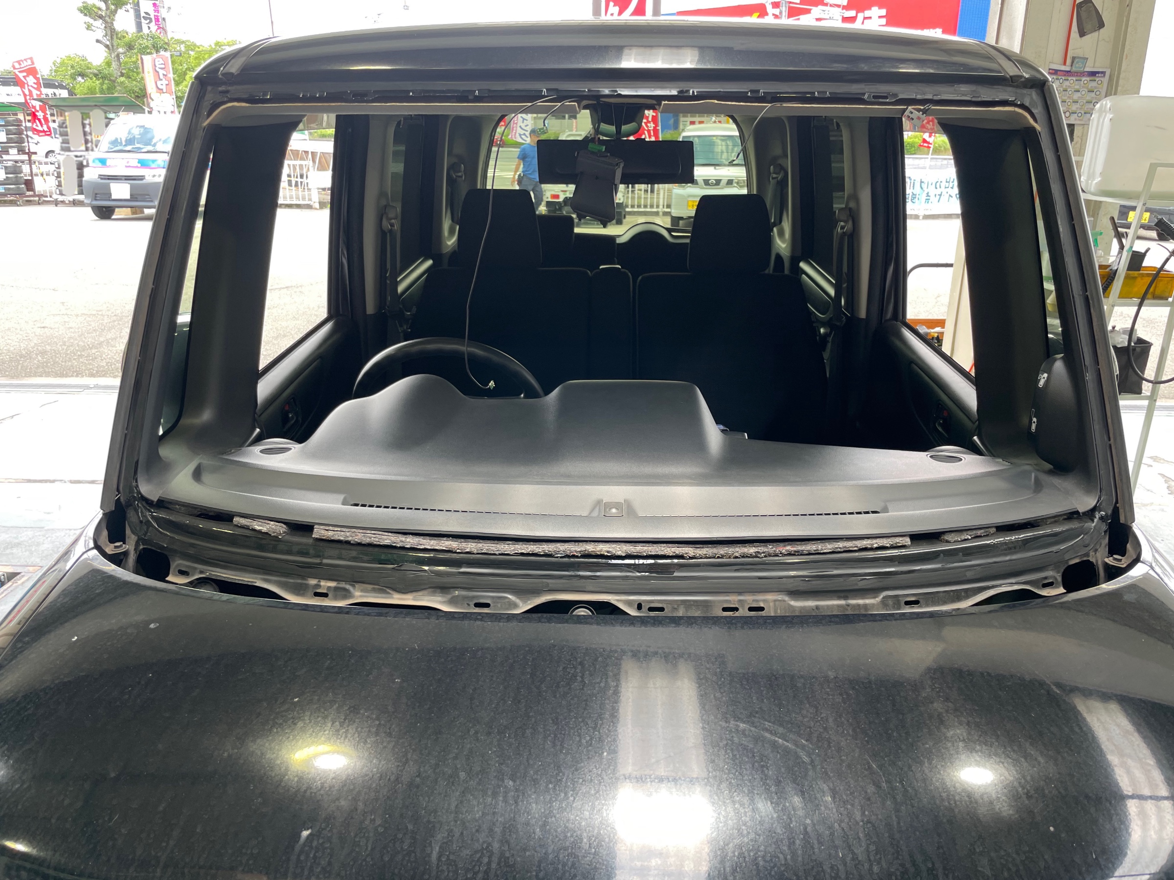 タイヤ館加古川 ホンダ N-BOXカスタム JF1　フロントガラス交換