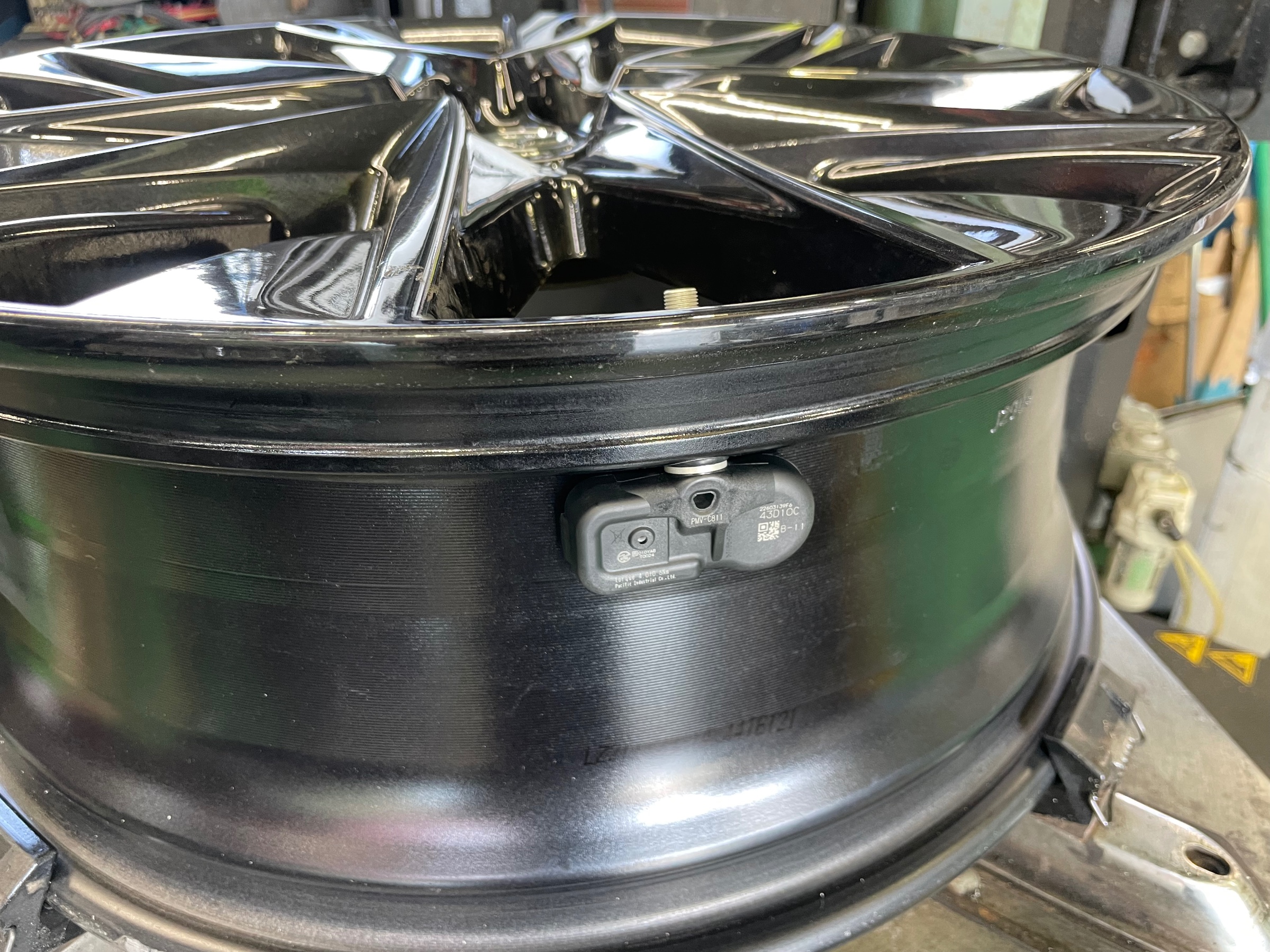 タイヤ館加古川 タイヤ空気圧モニタリングシステムTPMS B-11