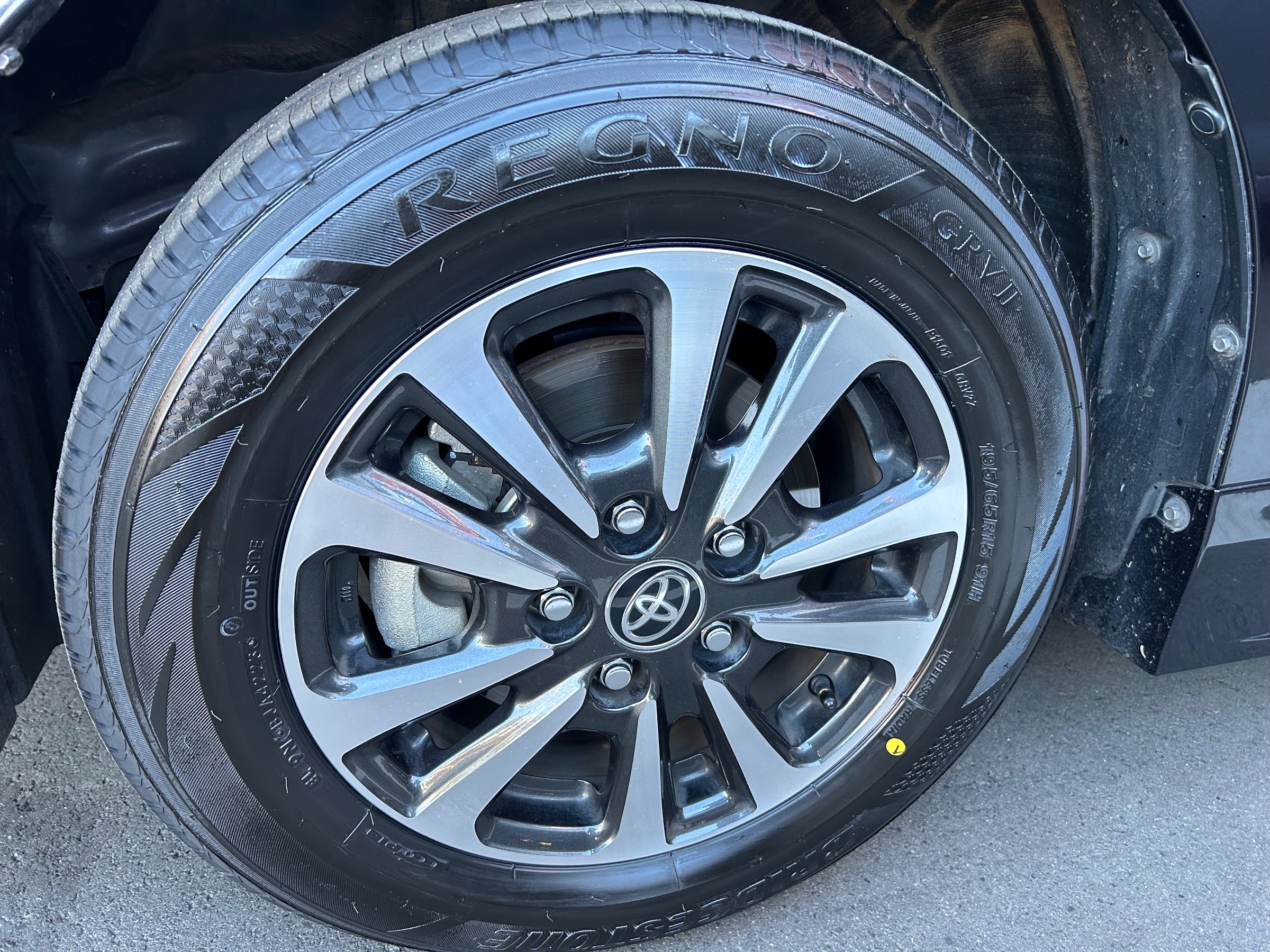 エスクァイア　タイヤホイール　レグノ トヨタ・エスクァイアにレグノGR-XⅢを装着 | トヨタ エスクァイア