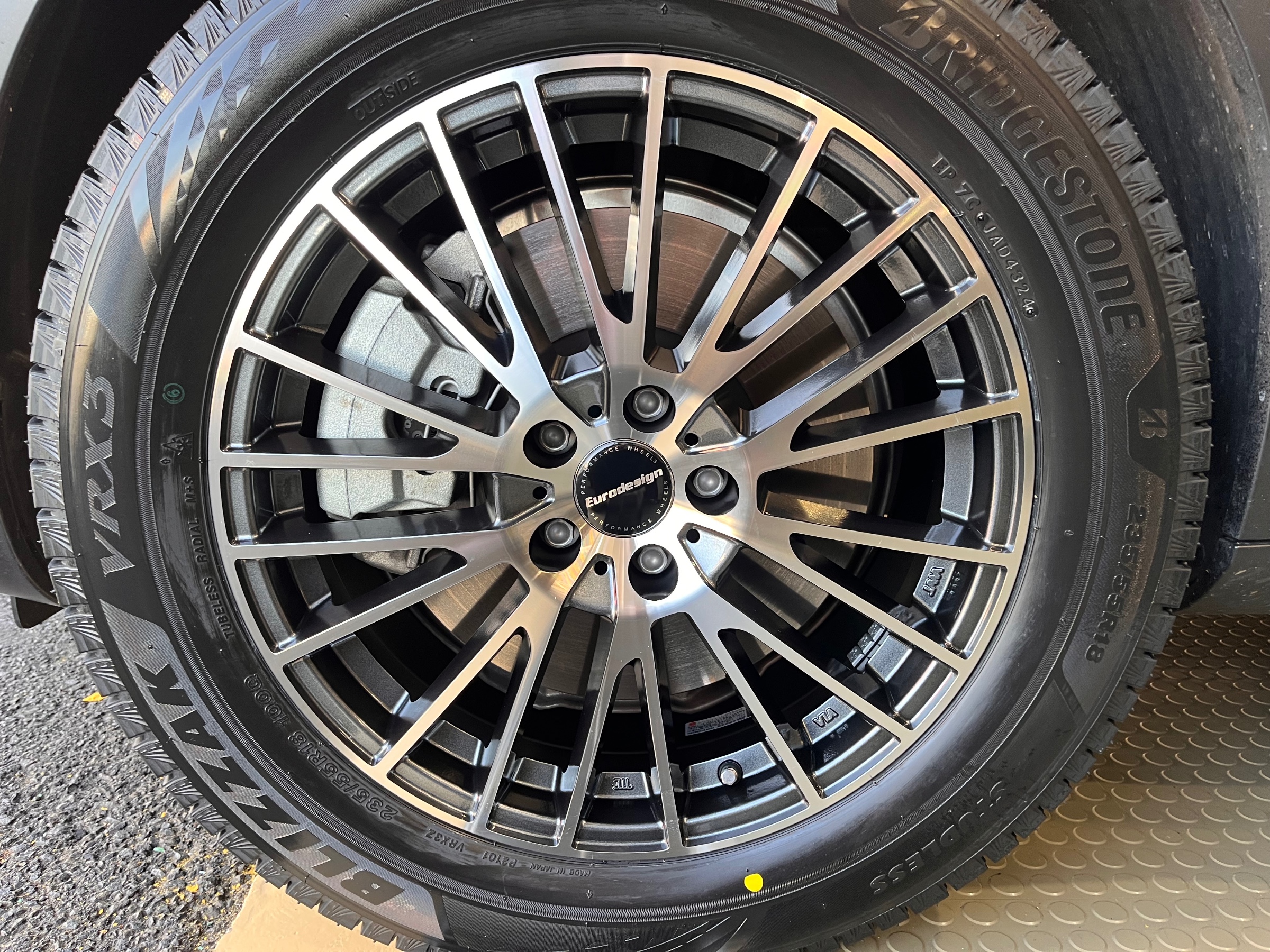 ボルボV90クロスカントリーにスタッドレスセット | 店舗おススメ ボルボV90クロスカントリーにスタッドレスセット | 店舗おススメ