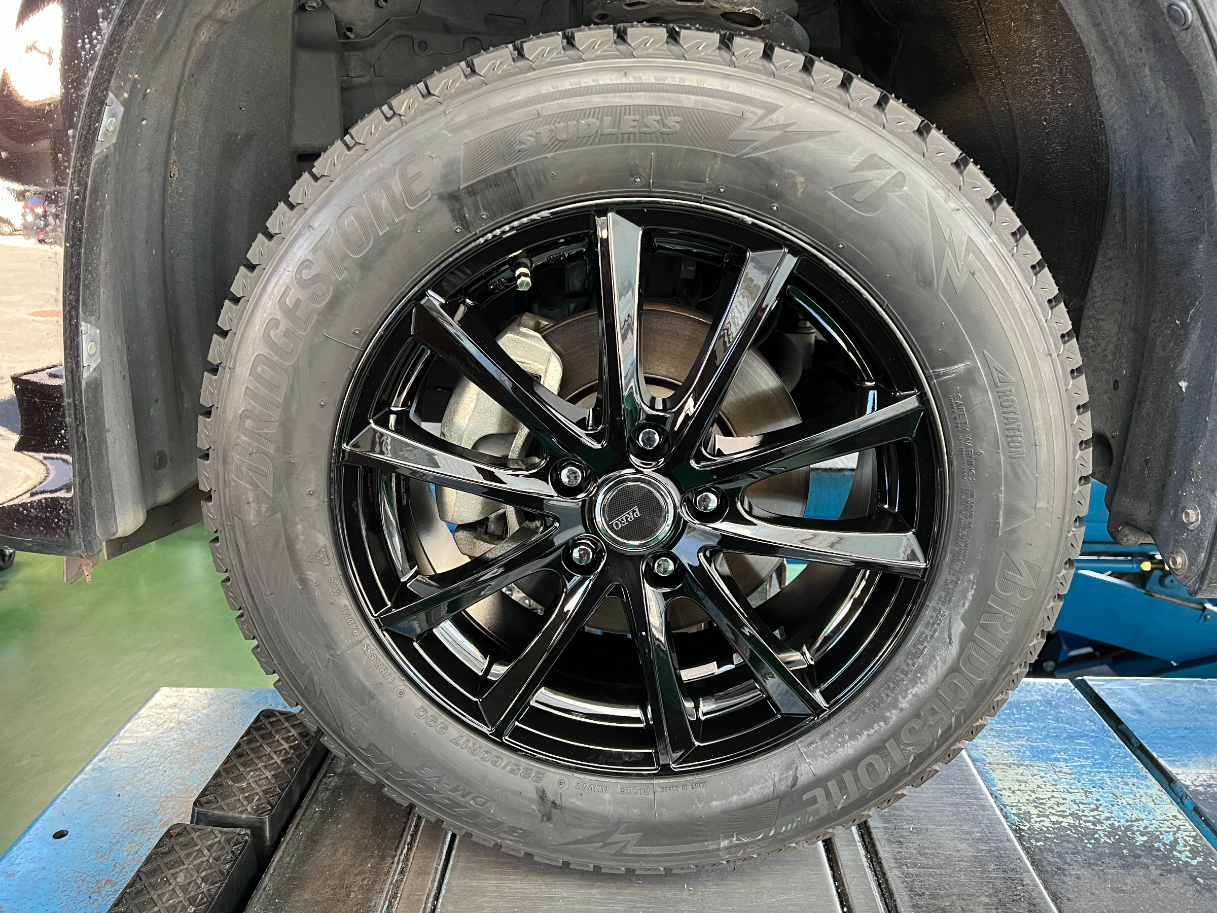 アルファード　新品　225/60R17 トヨタ アルファード】新品タイヤ交換作業 225/60R17 DM-V3 ホイール