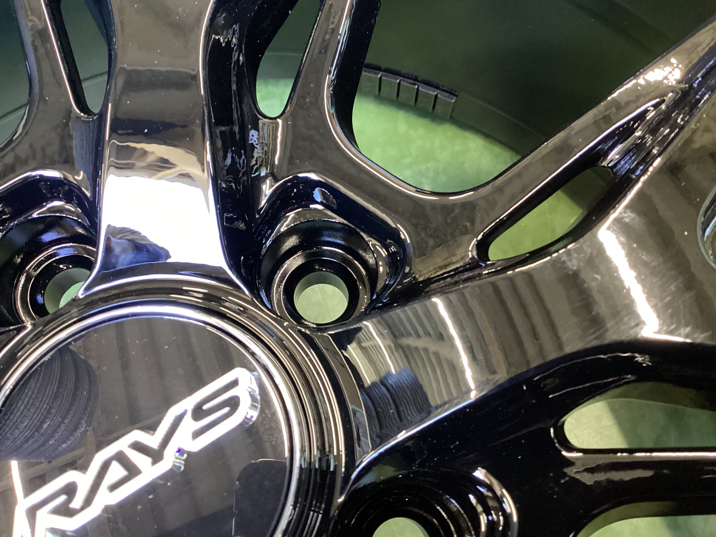 スタッドレスにレイズ、スーパー贅沢ですね〜 | 店舗おススメ