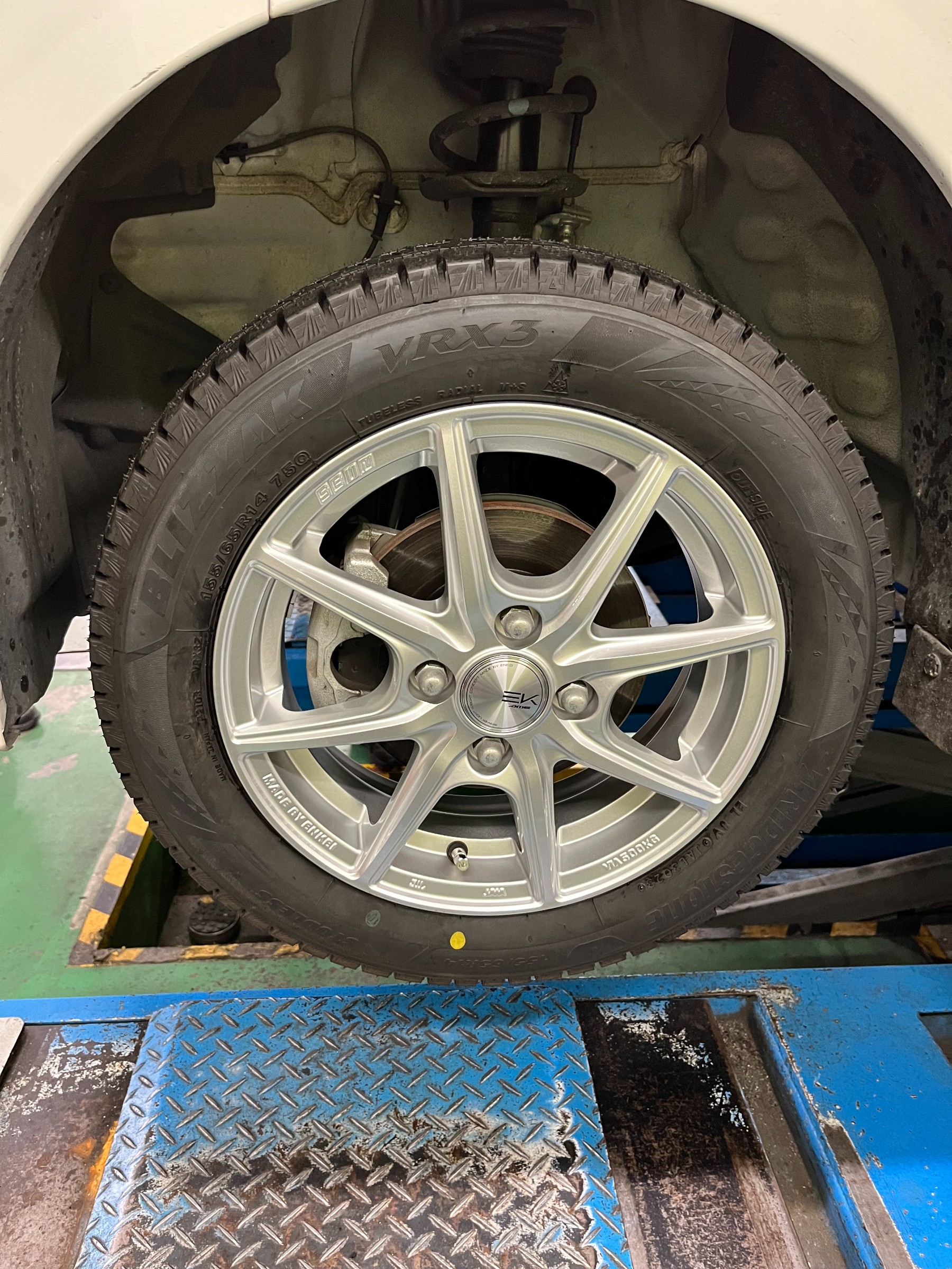 デイズルークス、スタッドレスタイヤセット取付！！ | 店舗おススメ