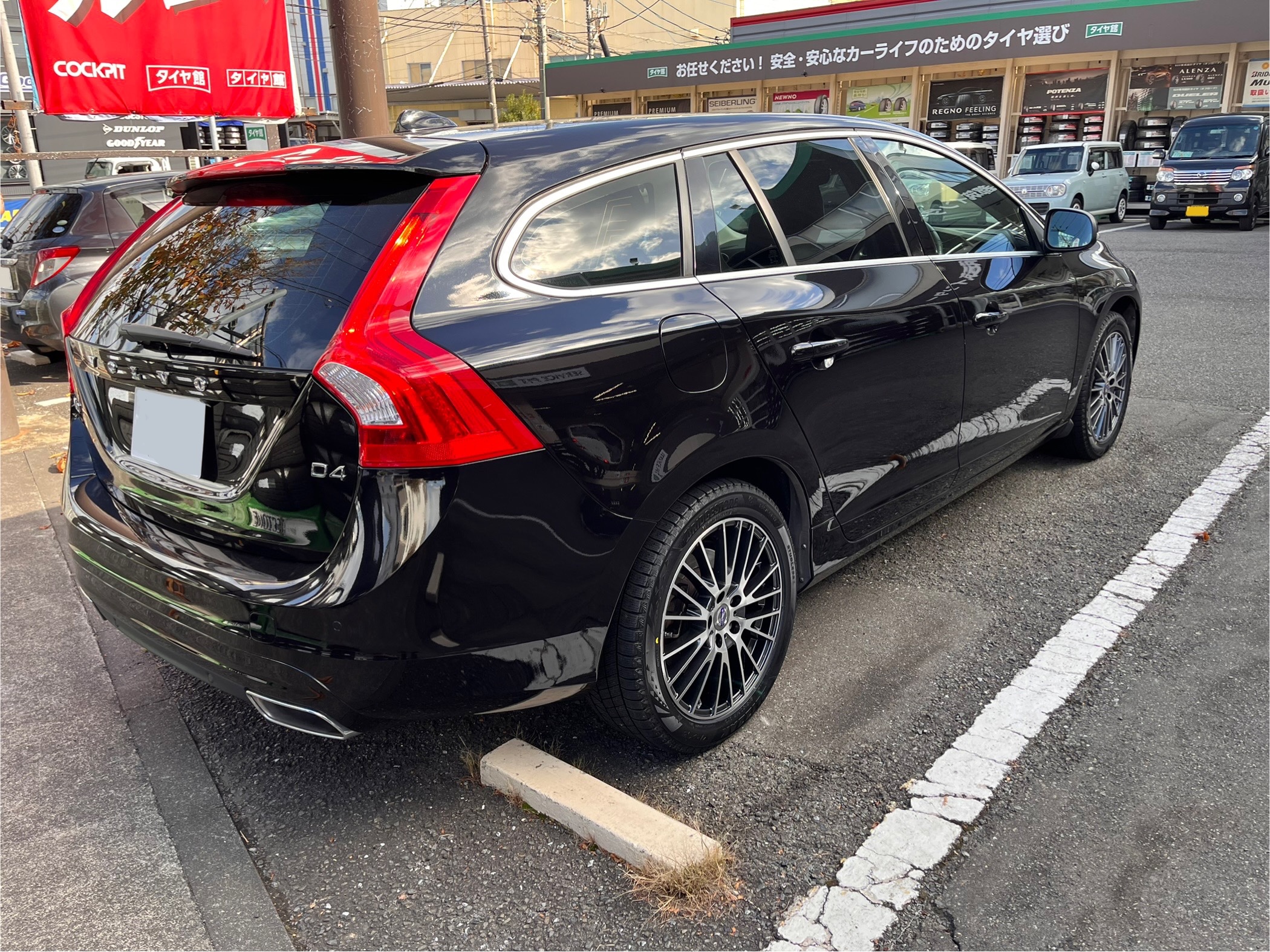 ボルボV60にスタッドレスタイヤホイールセット取付 | 店舗お