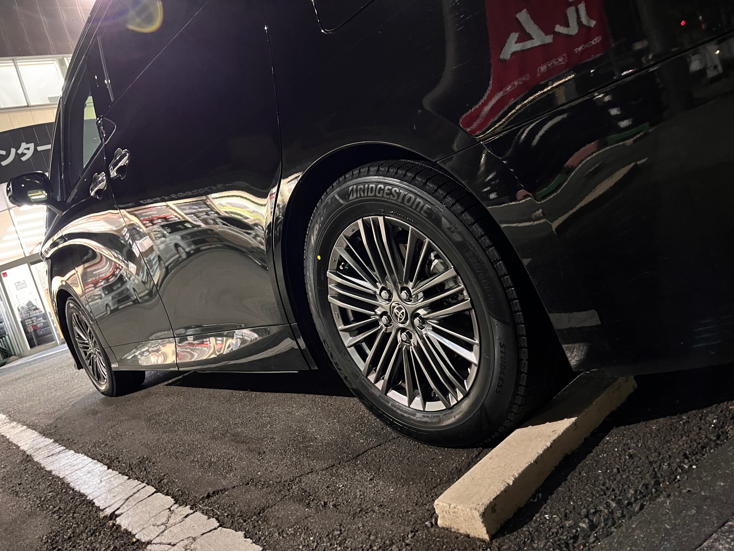 アルファードにスタッドレスセット取付 | 店舗おススメ情報 | タイヤ館