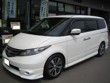エリシオン ｒａｙｓベルサス スクード ｒｅｇｎｏ ｇｒｖ １８インチ サービス事例 タイヤ館 福島 福島県のタイヤ カー用品ショップ タイヤからはじまる トータルカーメンテナンス タイヤ館グループ