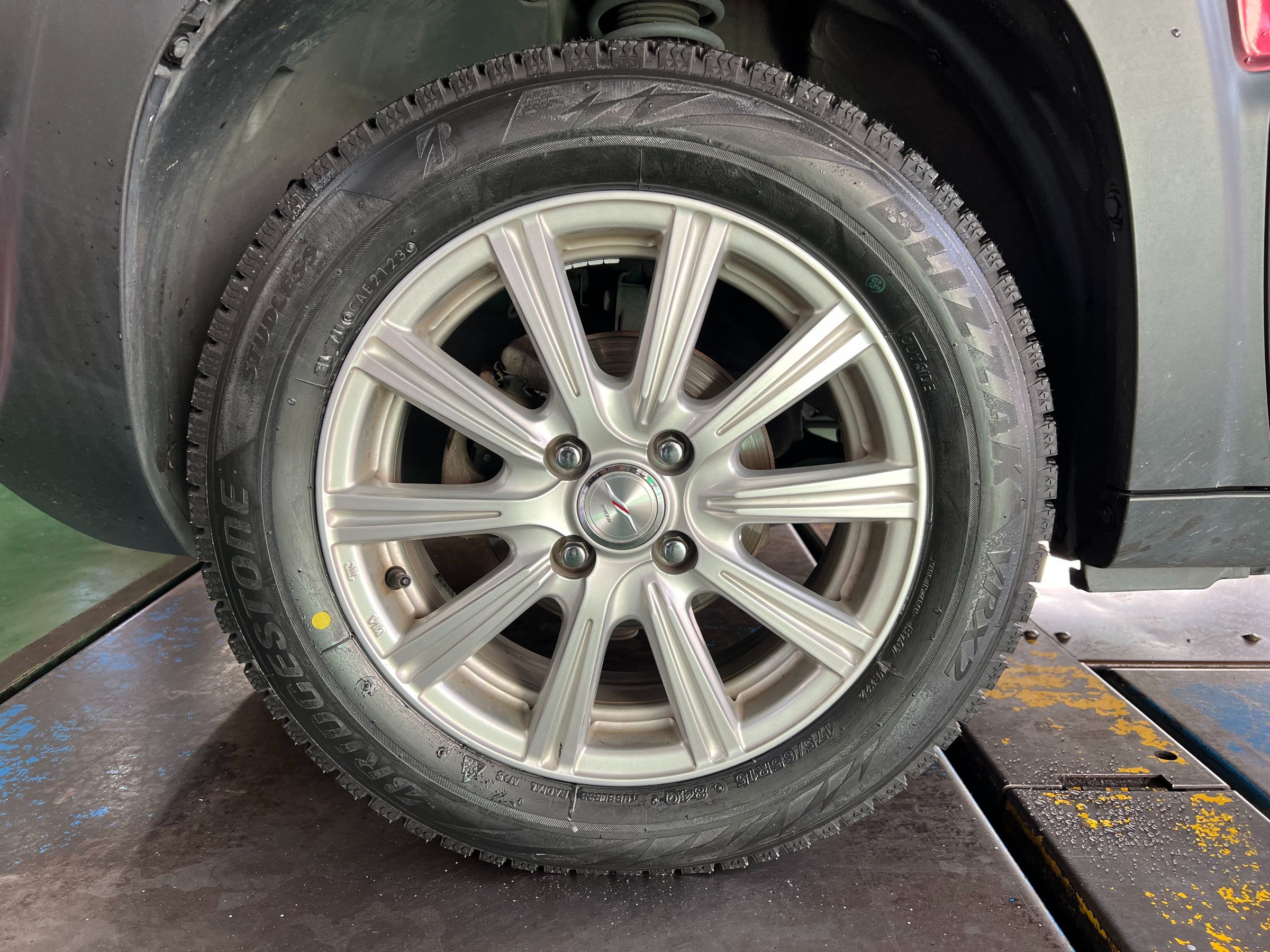 タイヤ・ホイール 175/65r15 VRX2 (7-342) スズキ クロスビー】新品タイヤ交換作業 175/65R15 VRX2 | 店舗お