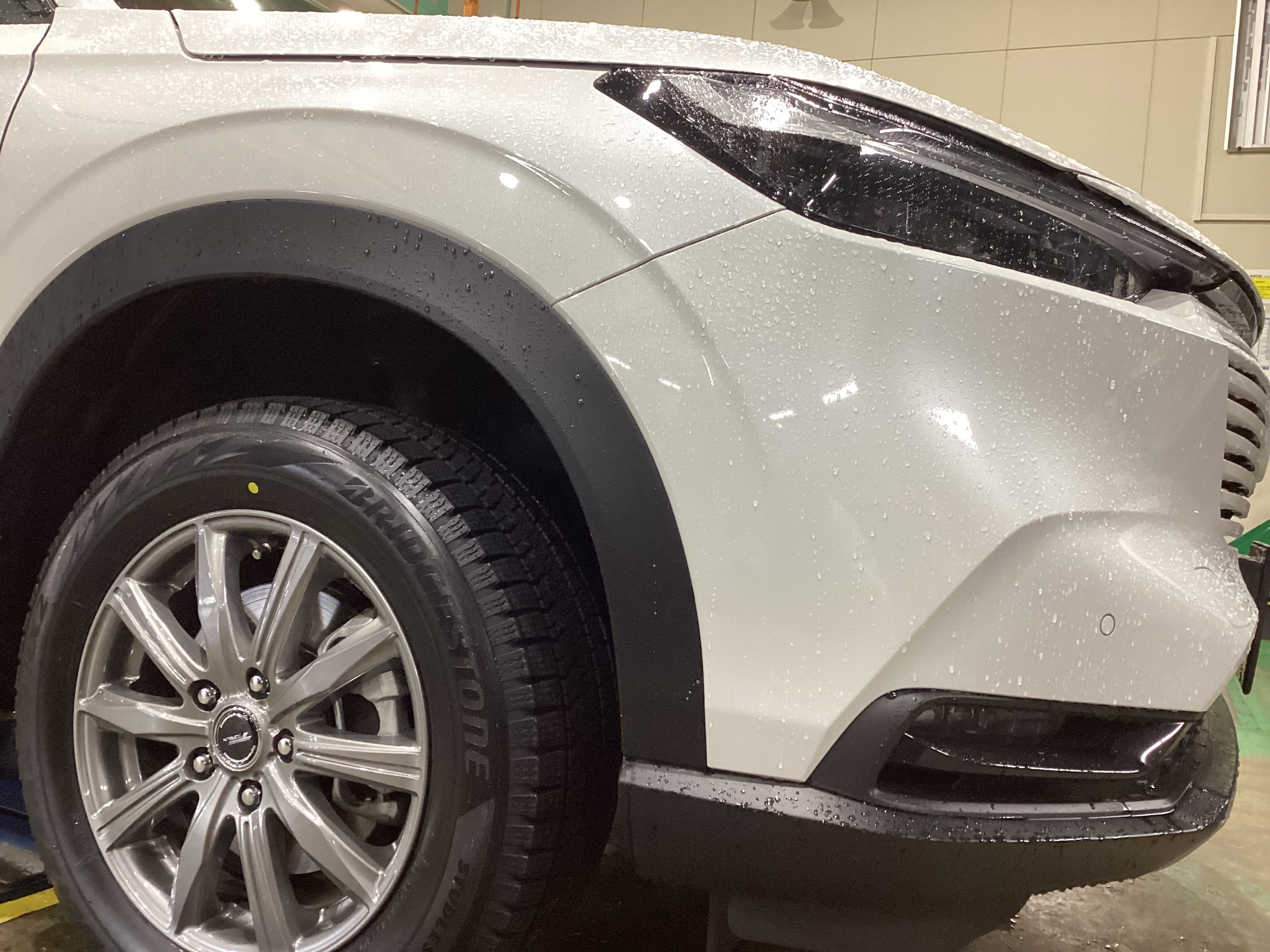 HONDA ヴェゼル】 スタッドレスタイヤ交換作業 決算セール開催中なので