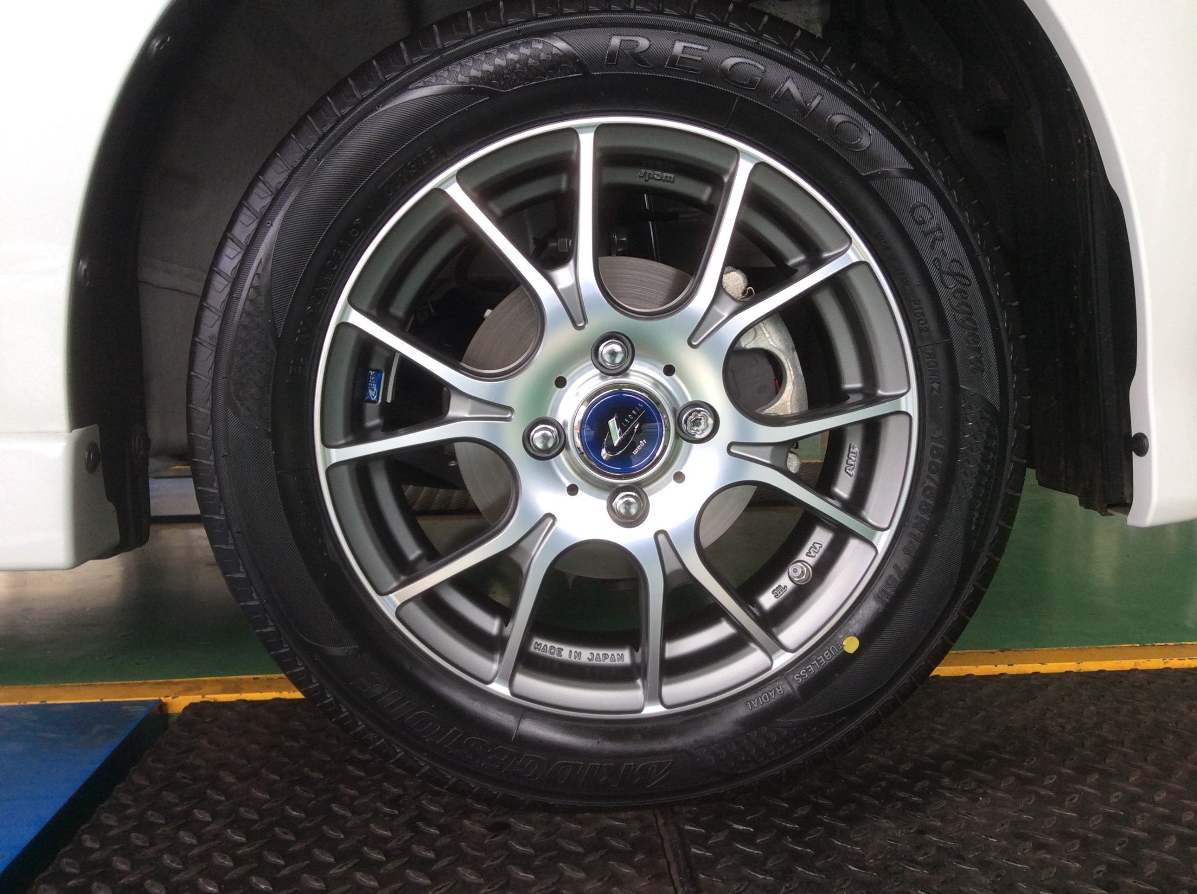 スペーシアカスタムZ MK42S タイヤホイールセット、TPMS取付 | スズキ