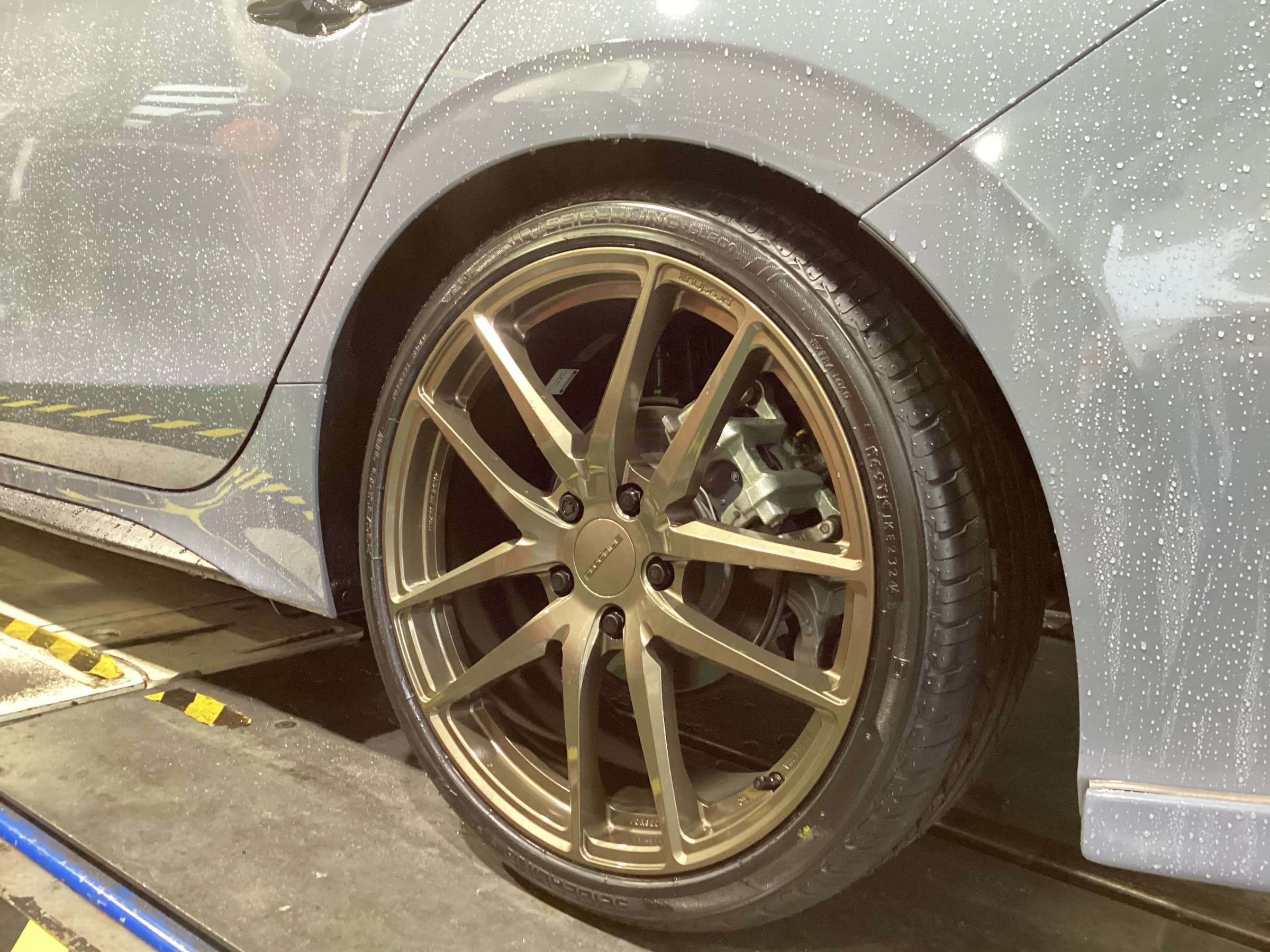 ☆ホンダ シビックFL1 タイヤホイール交換作業 ☆ | 店舗お ☆ホンダ シビックFL1 タイヤホイール交換作業 ☆ | 店舗お