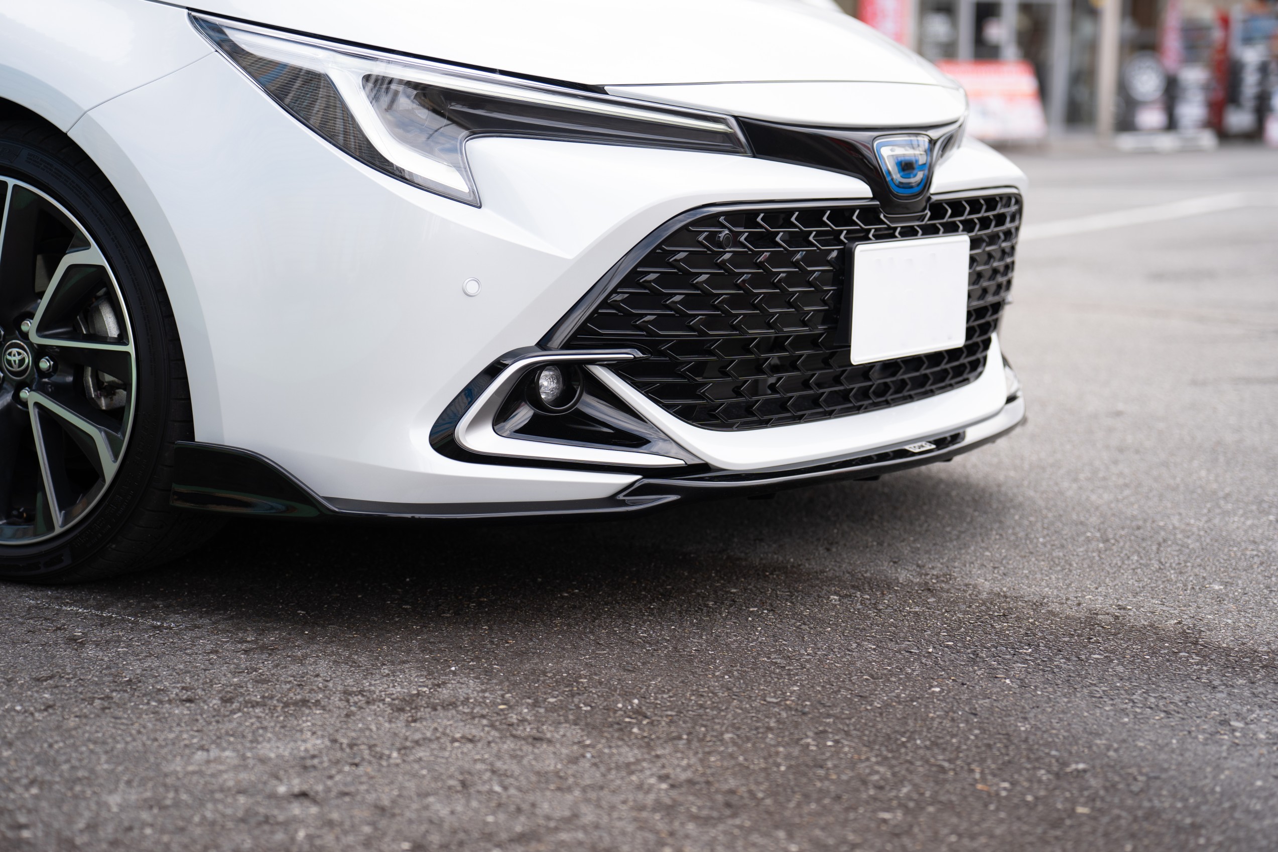 TOM'S カローラスポーツ 車高調 カローラスポーツ 【トムス車高調 エアロ マフラー 取付