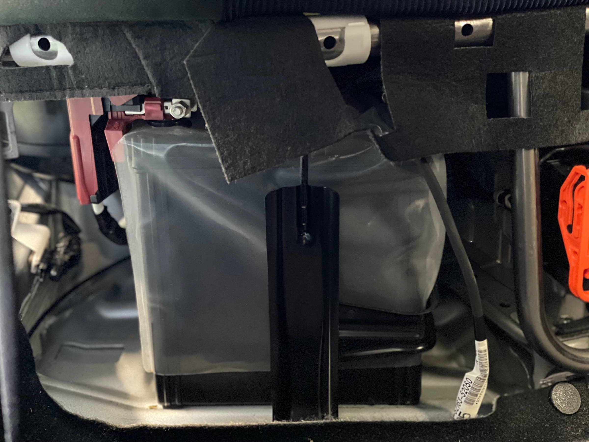 タイヤ館加古川 トヨタ アクア NHP10　バッテリー交換