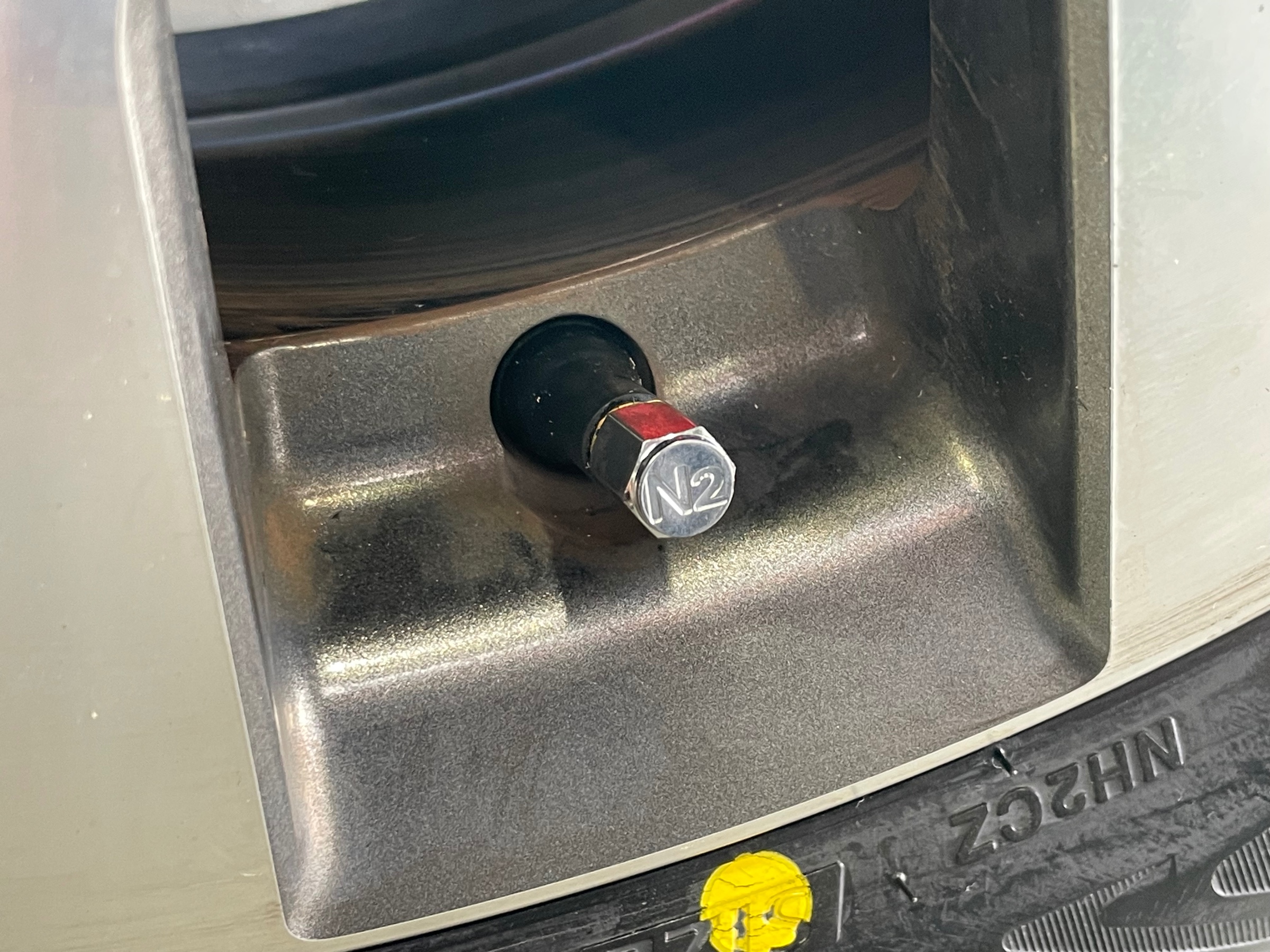 タイヤ館加古川 トヨタ タンク M900A　タイヤ交換