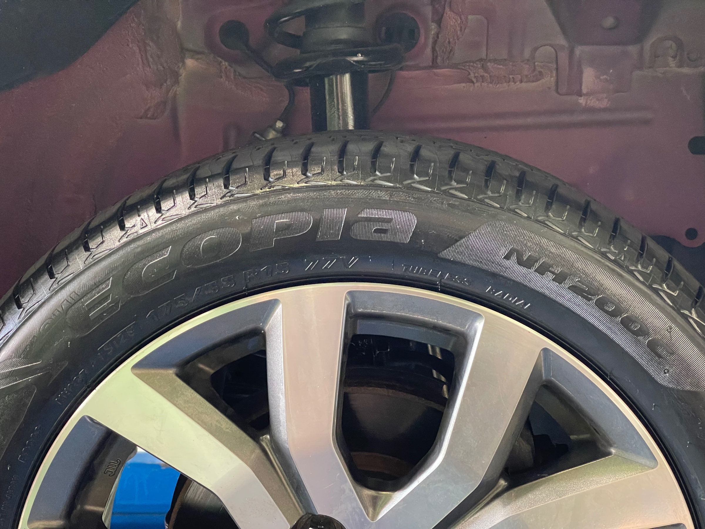 タイヤ館加古川 トヨタ タンク M900A　タイヤ交換