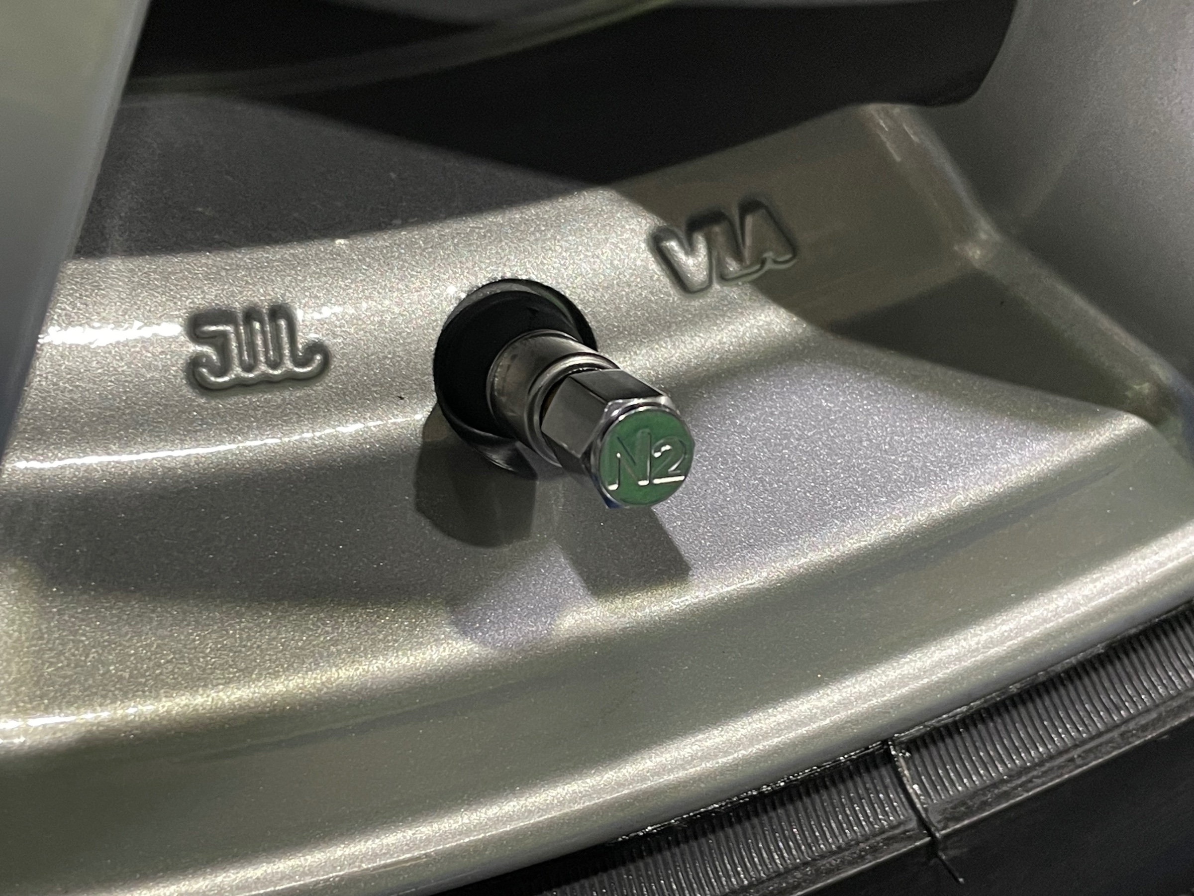 タイヤ館加古川　トヨタ クラウン ARS220　スタッドレスタイヤ交換　窒素ガス充填 チッソガス充填