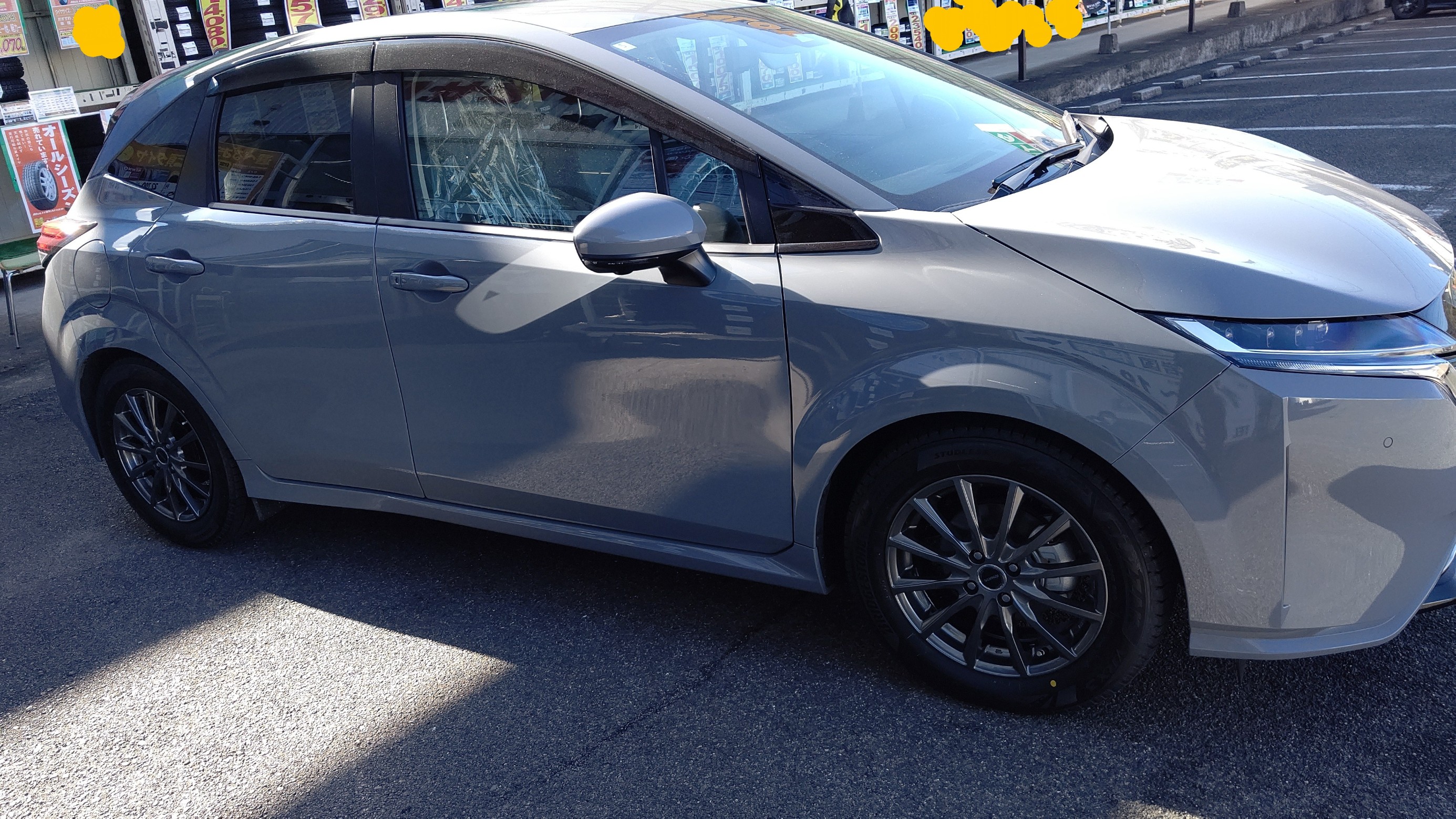 タイヤ館岩国で、日産 ノートオーラにスタッドレスタイヤとホイール