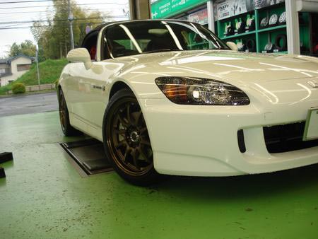 スポーツカーと言えばブロンズ サービス事例 タイヤ館 取手 茨城県のタイヤ カー用品ショップ タイヤからはじまる トータルカーメンテナンス タイヤ館グループ