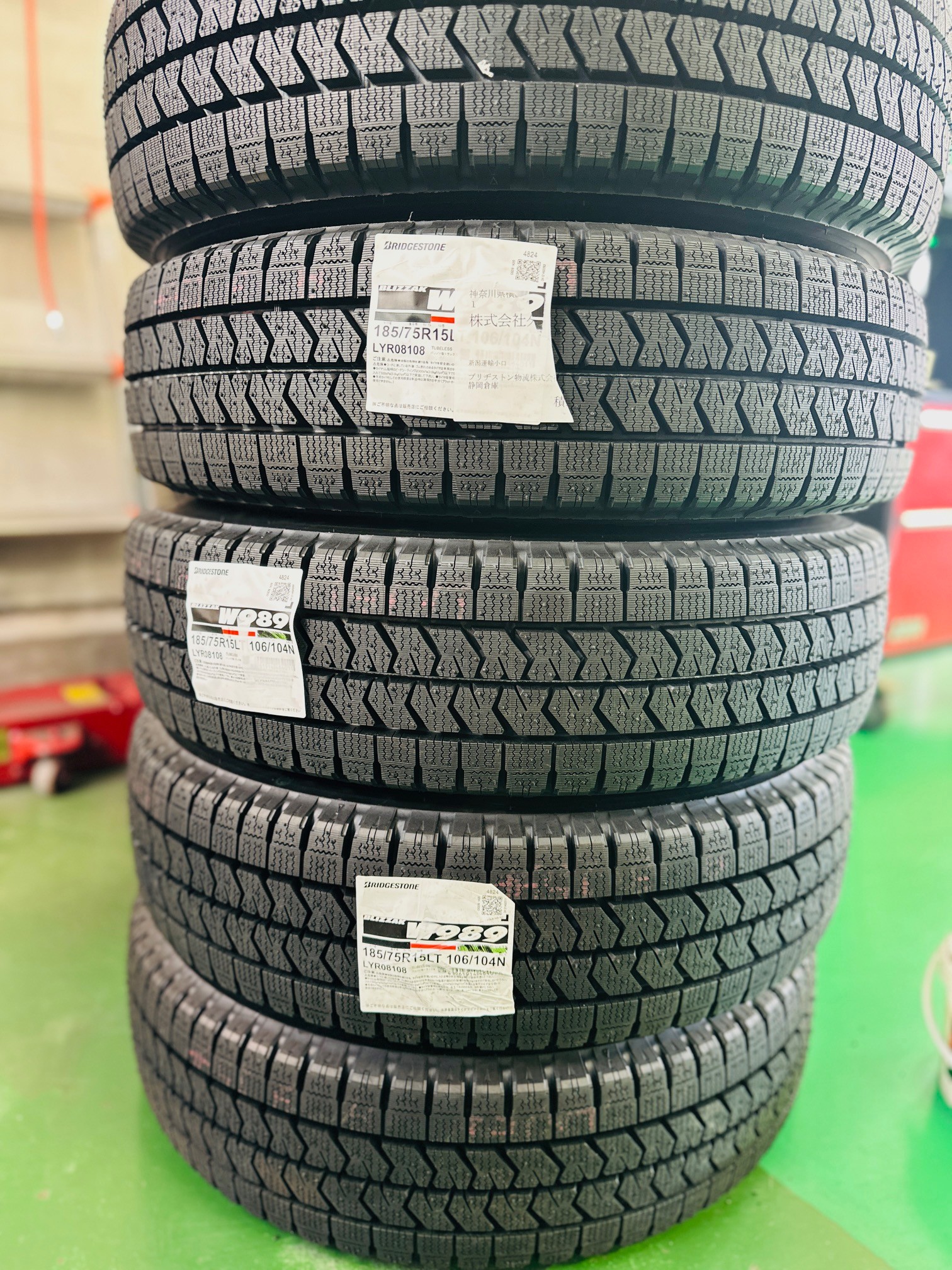 【ワンシーズン】トヨタ/カムロード✧︎キャンピングカー✧︎ スタッドレスタイヤ キャンピングカー カムロード スタッドレス取り付け | 店舗おススメ