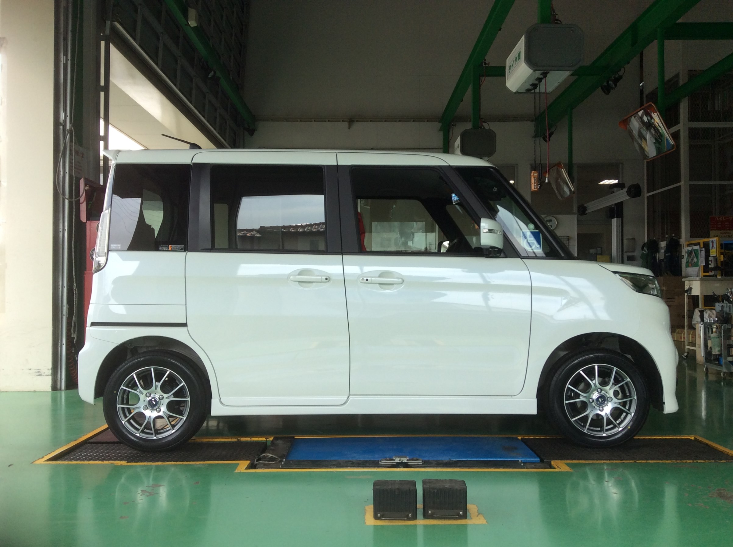 スペーシアカスタムZ MK42S タイヤホイールセット、TPMS取付 | スズキ