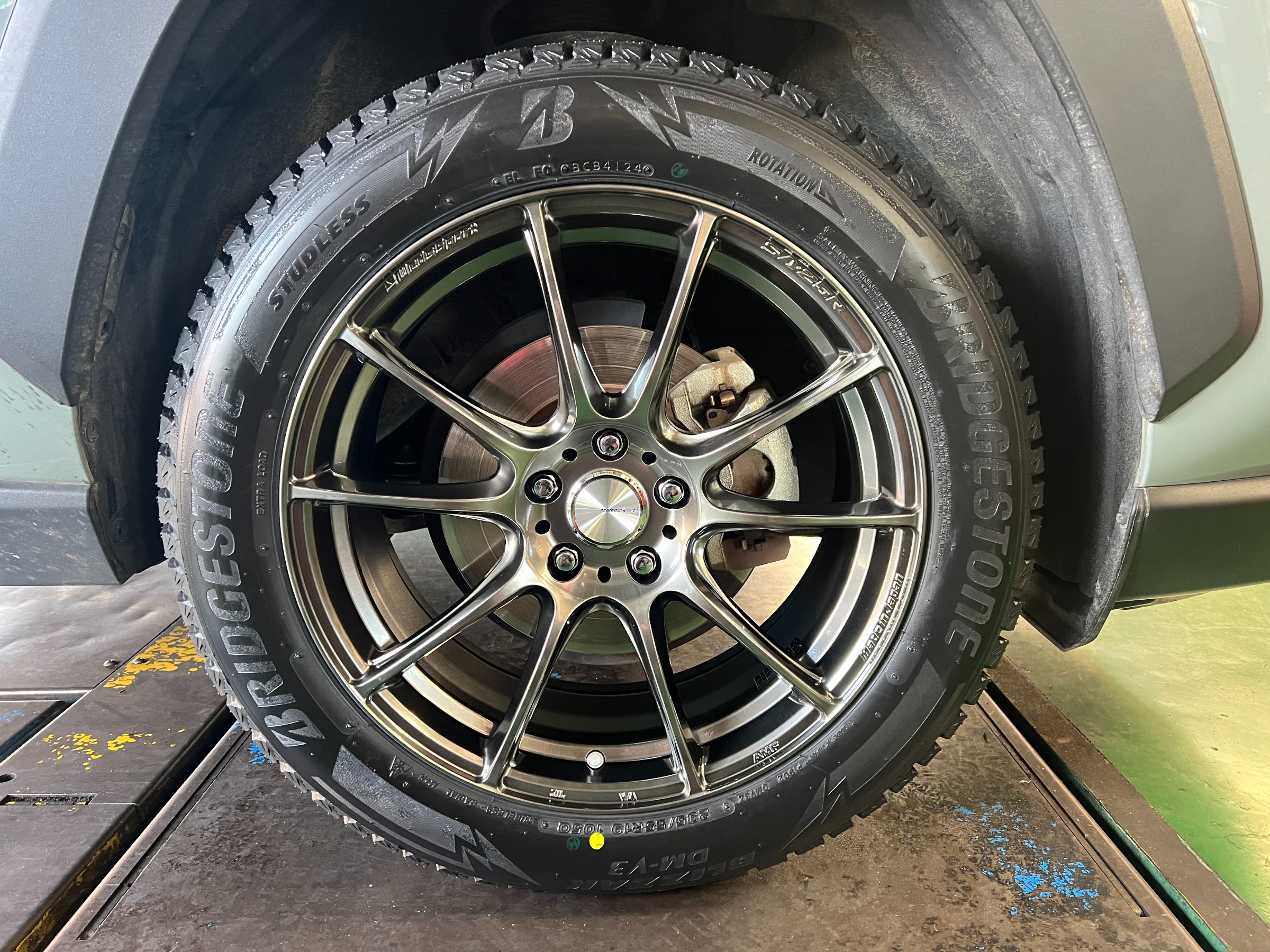 トヨタ RAV4】新品タイヤ交換作業 235/55R19 DM-V3ホイールセット 