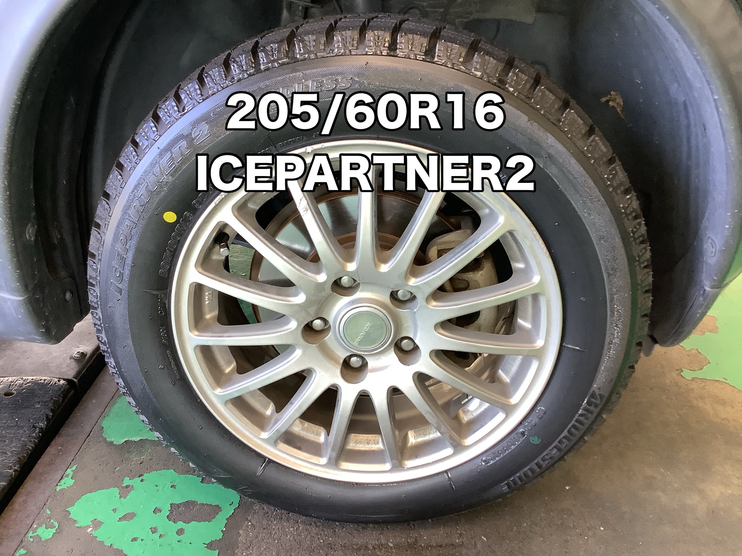 TOYOTA VOXY 】スタッドレスタイヤ交換作業 205/60R16
