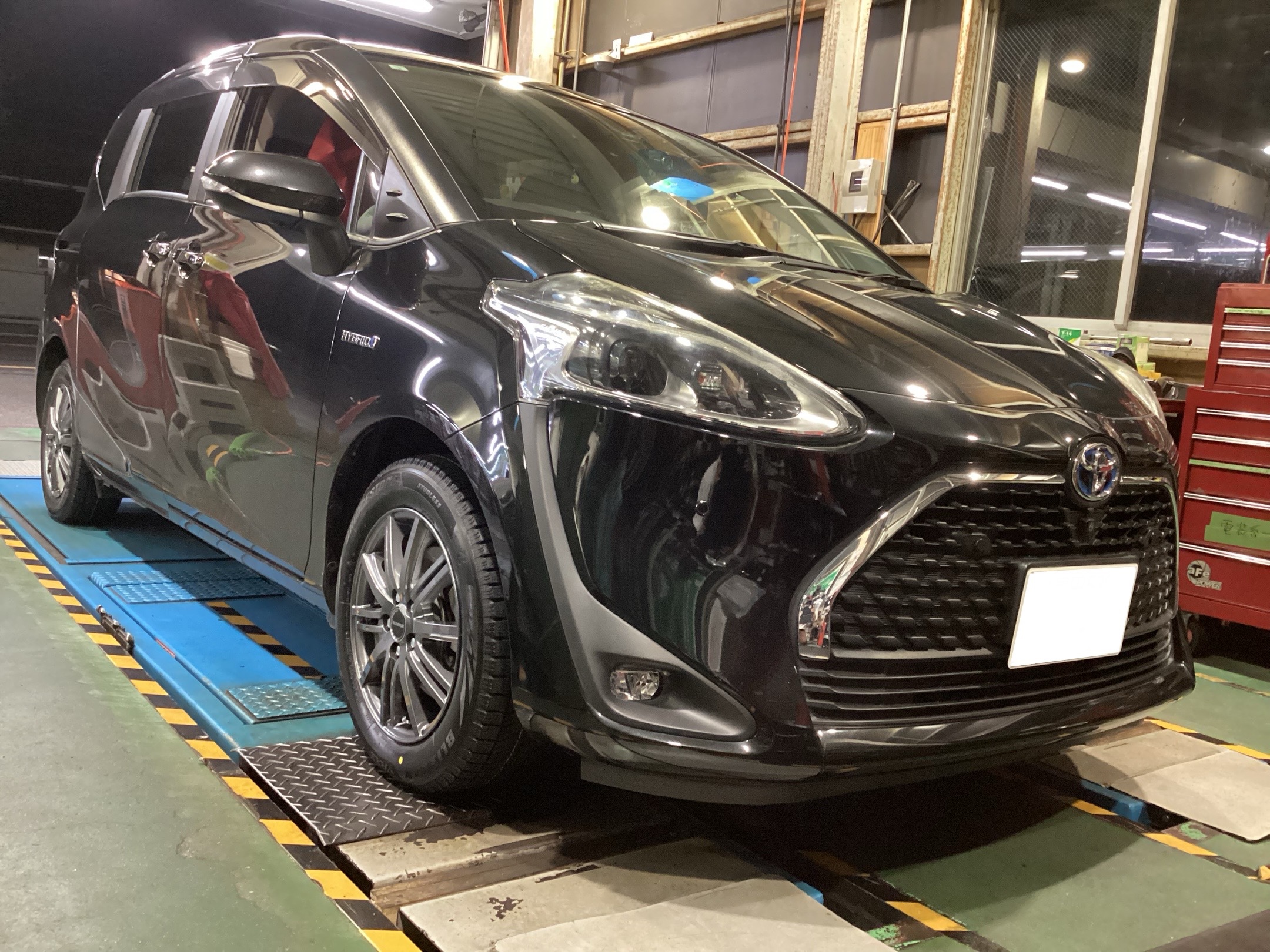 作業事例】「トヨタ・シエンタ」スタッドレスタイヤホイール