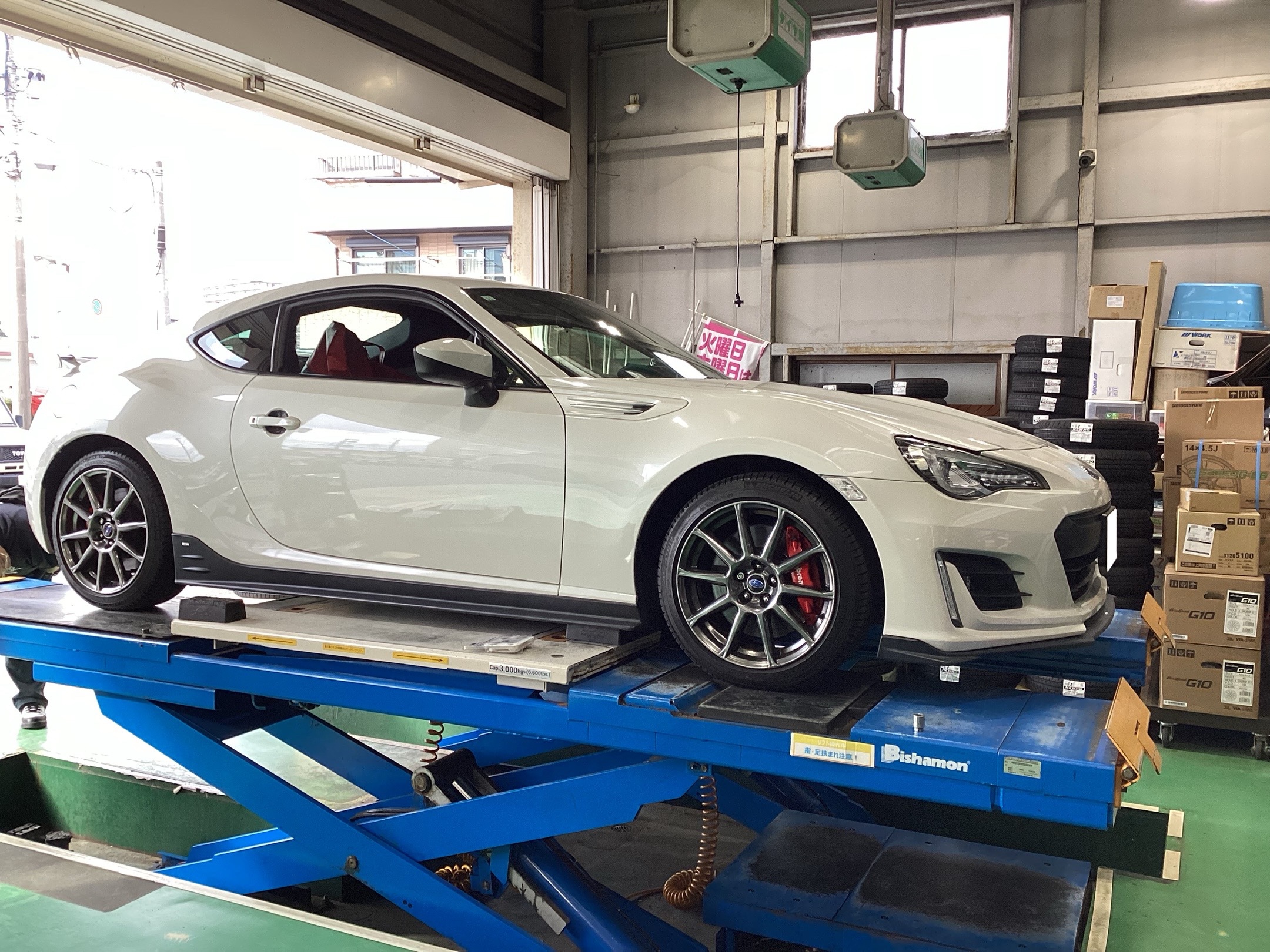 スバル【BRZ】（ZC6） タイヤ&ホイールセットお取り付け | 店舗