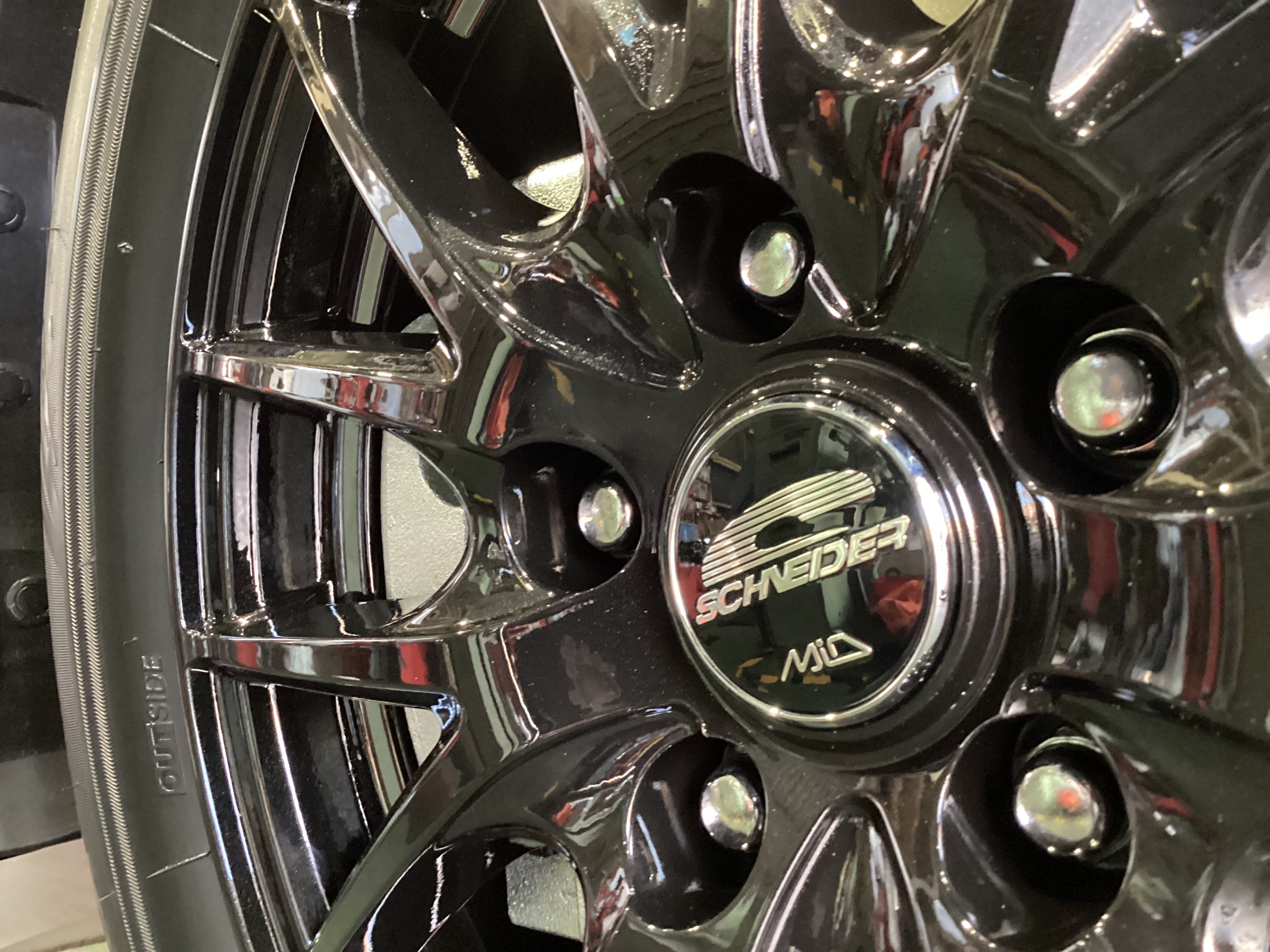 作業事例】「日産・セレナ」スタッドレスタイヤホイールセット装着作業 