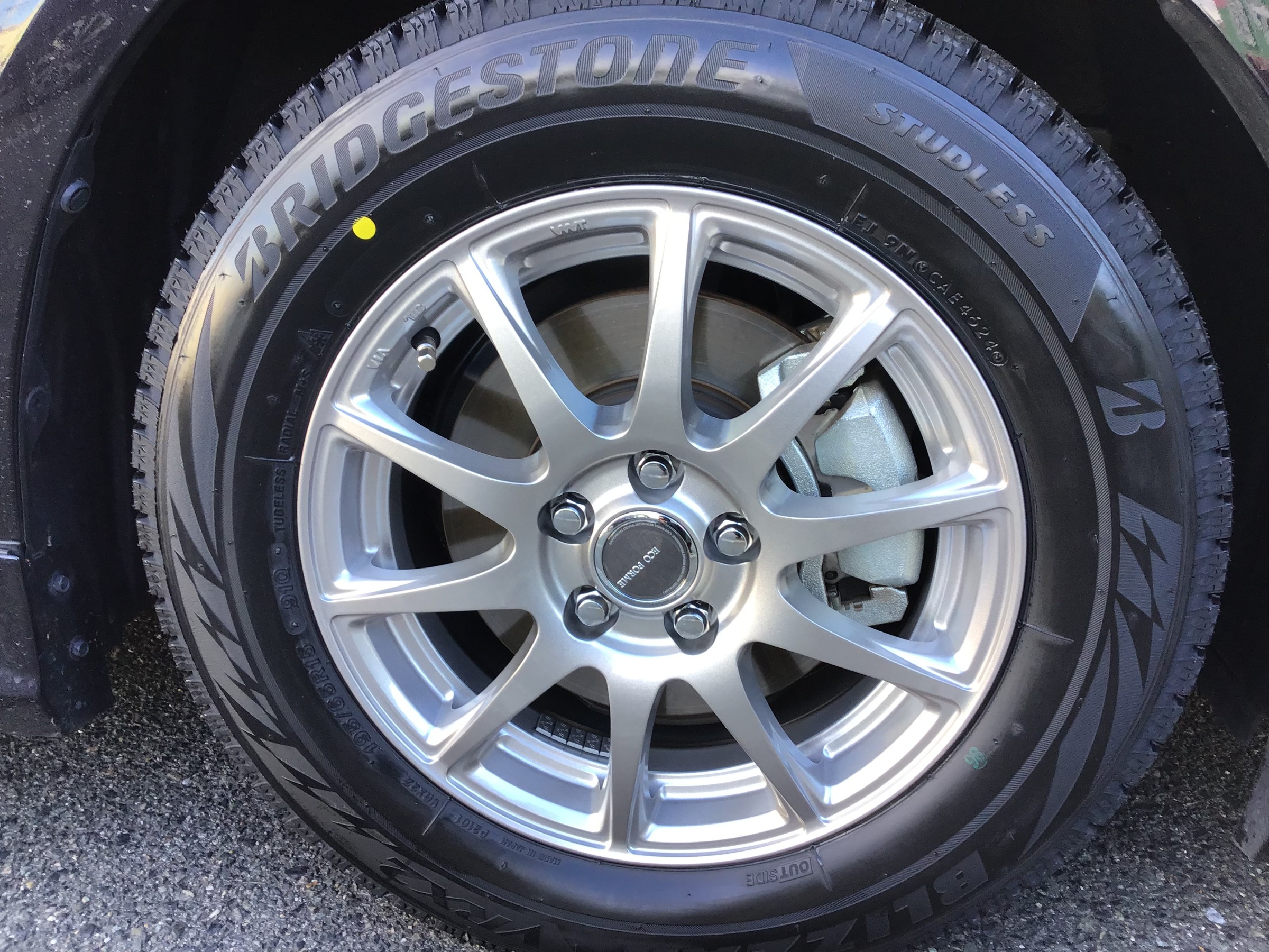 トヨタ・カローラツーリング】VRX2 195/65R15+軽量ホイールセット