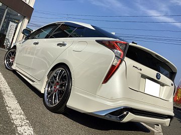 50プリウス】WORKホイールでオシャレにキメてみました♪ | 店舗お