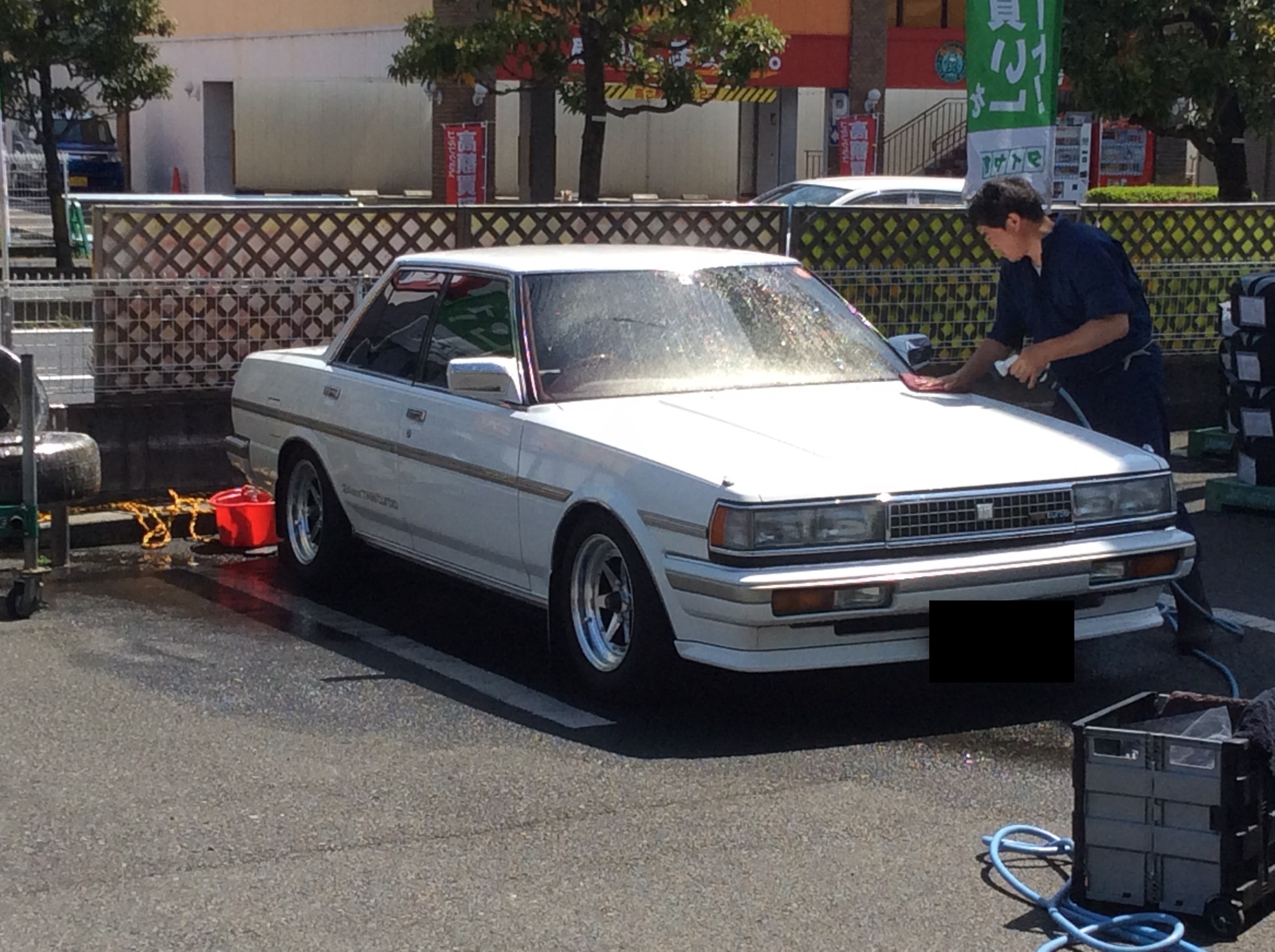 洗車から始まりまして。