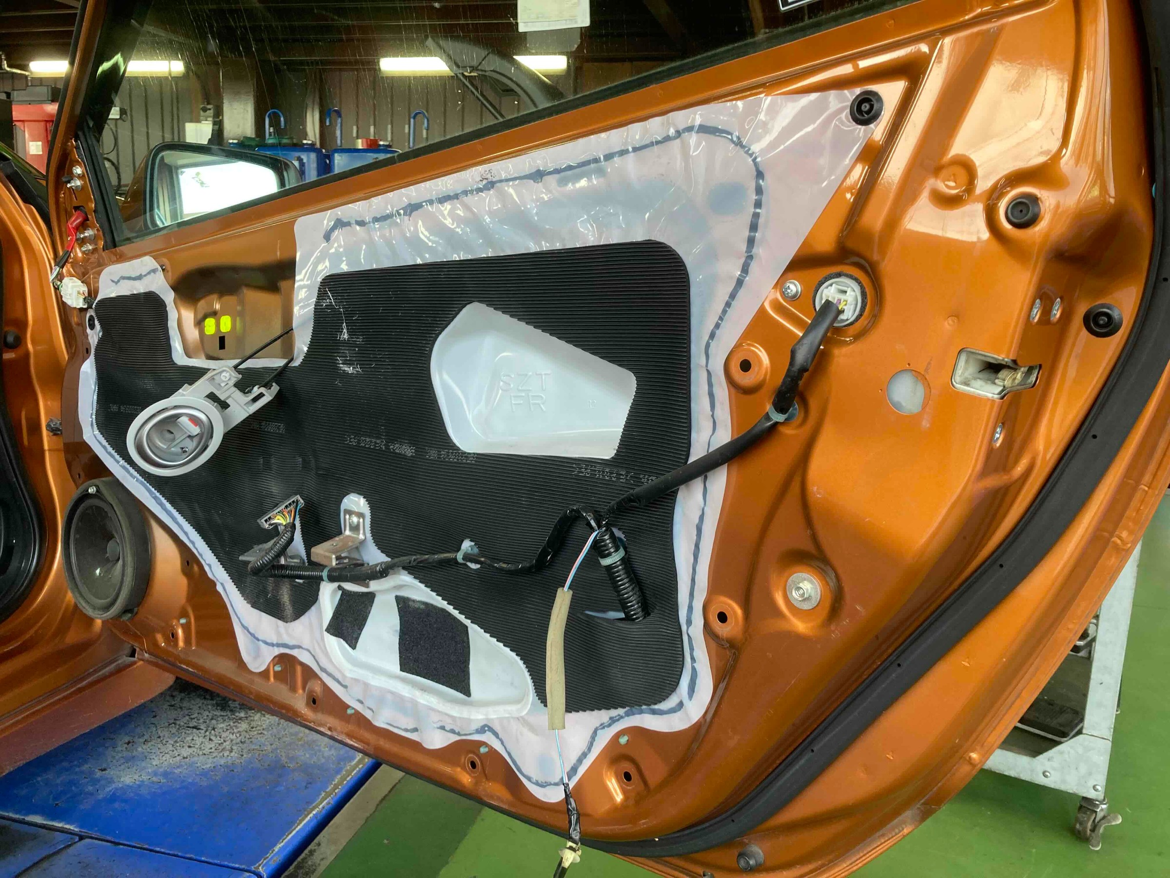 ホンダ・CR-Z・ZF1】CR-Zの泣き所！ドア・アウターハンドルの交換を