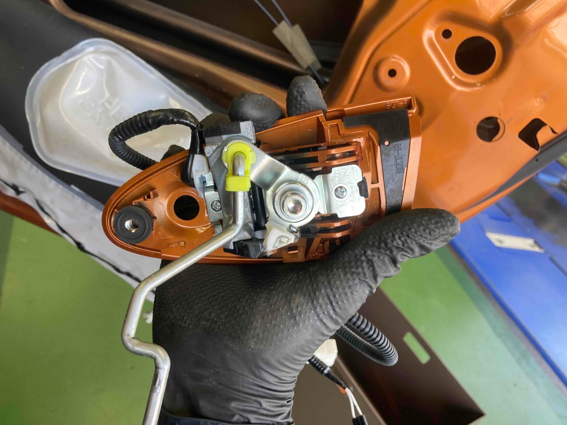 ホンダ・CR-Z・ZF1】CR-Zの泣き所！ドア・アウターハンドルの交換を