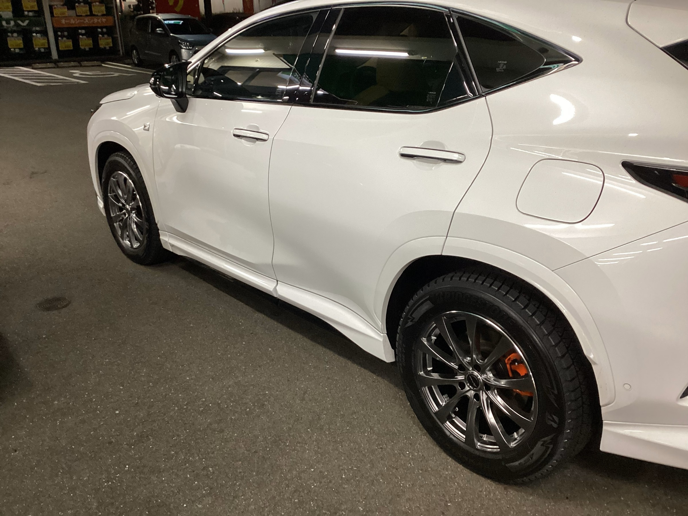 レクサス NX スタッドレスタイヤ(空気圧センサー） 交換作業 | 店舗お