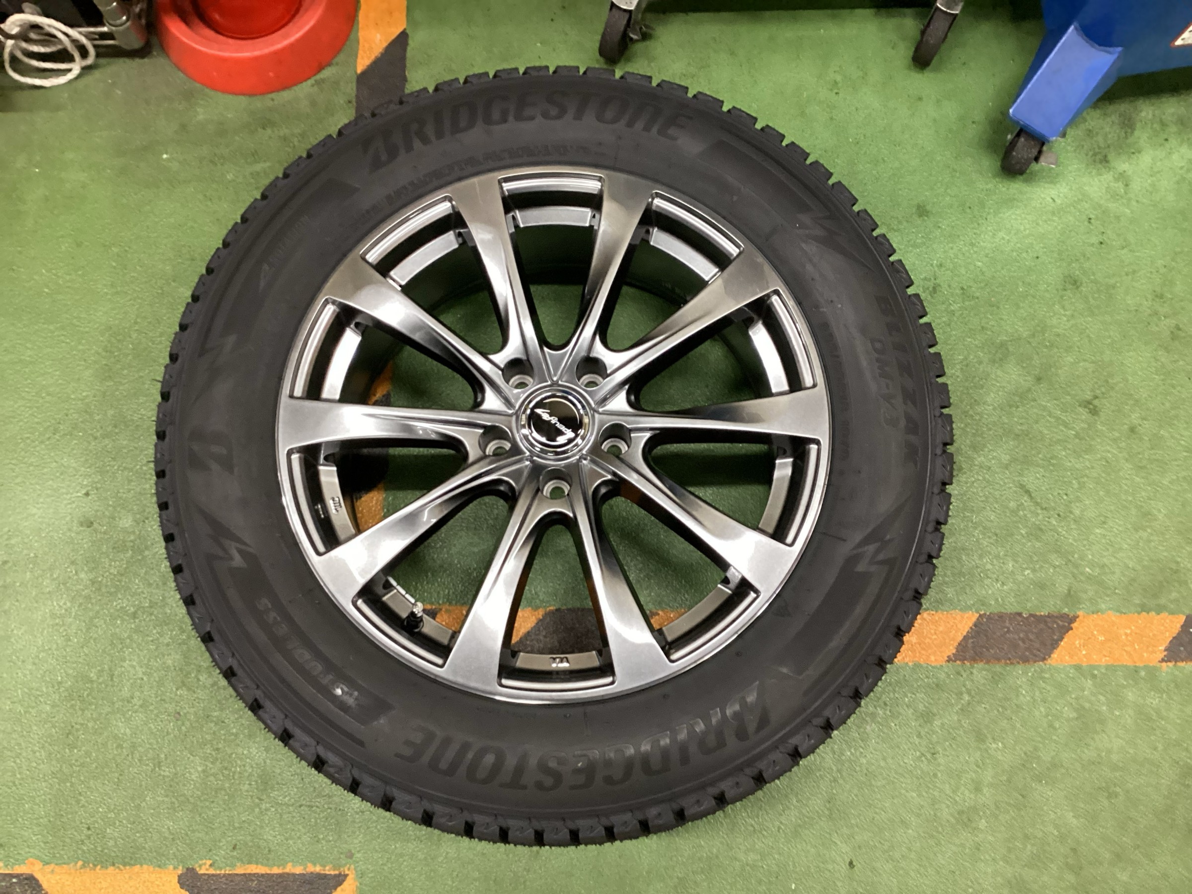 レクサス NX スタッドレスタイヤ(空気圧センサー） 交換作業 | 店舗お