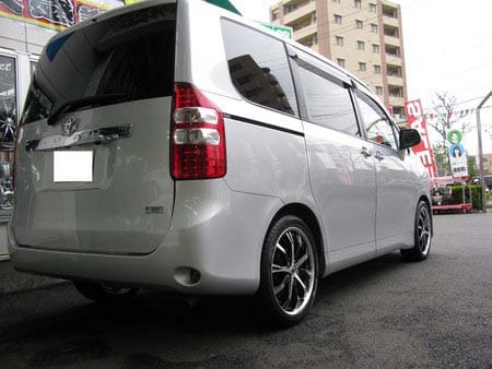 ノア ノアの70系・宮城県・18インチ・純正に関するカスタム事例｜車の