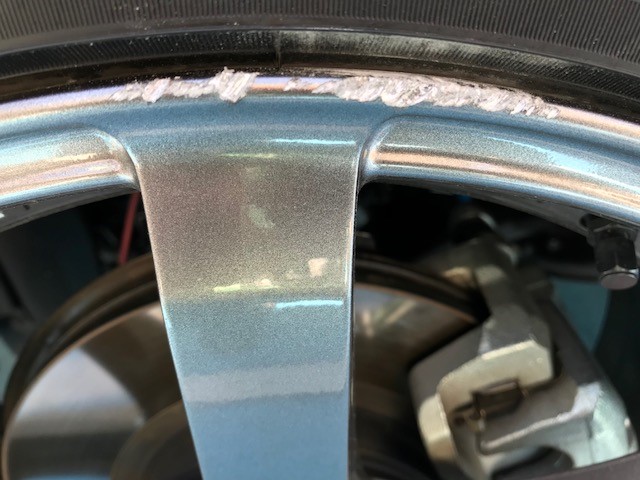 簡易的な リム修理と塗装 スバル インプレッサスポーツワゴン ホイール その他 タイヤ保管サービス 代車無料貸し出し アルミホイール修理 サービス事例 タイヤ館 瀬谷 神奈川県のタイヤ カー用品ショップ タイヤからはじまる トータルカーメンテナンス