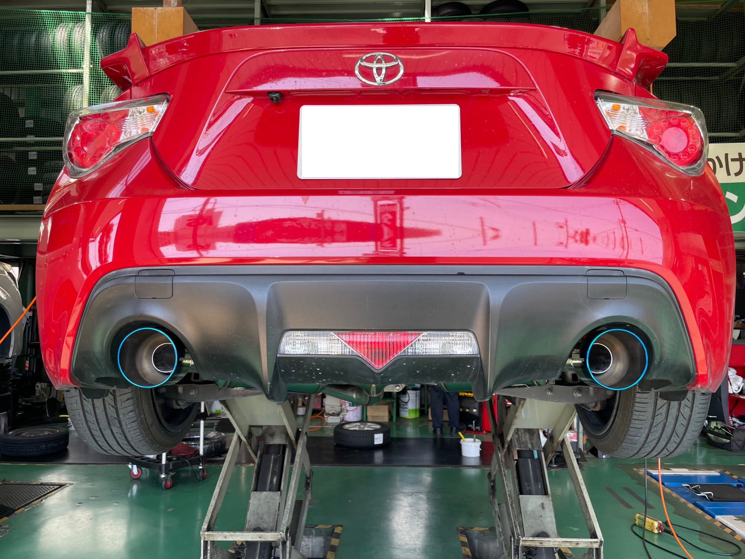 タイヤ館加古川 トヨタ 86 ZN6　マフラー交換