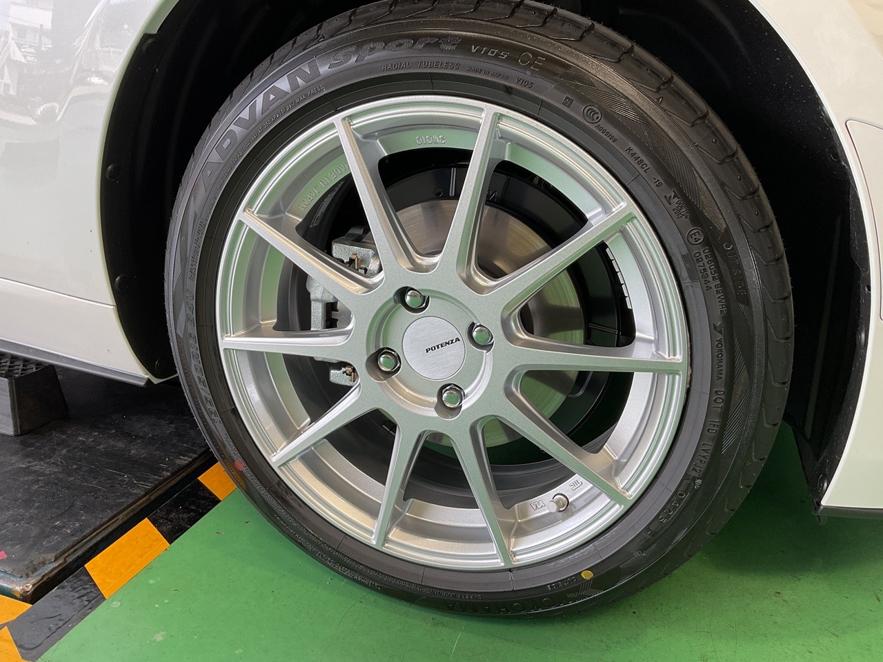 マツダ：ロードスター（ND）＞【POTENZA】軽量アルミホイールに