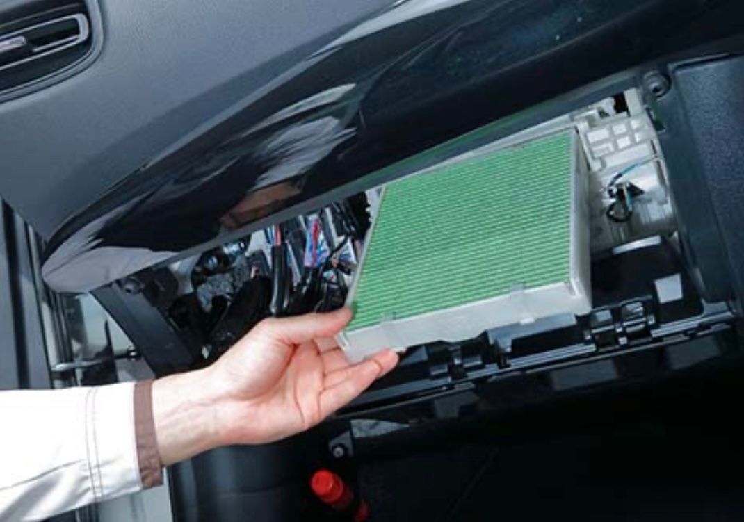 タイヤ館加古川 エアコンフィルター交換