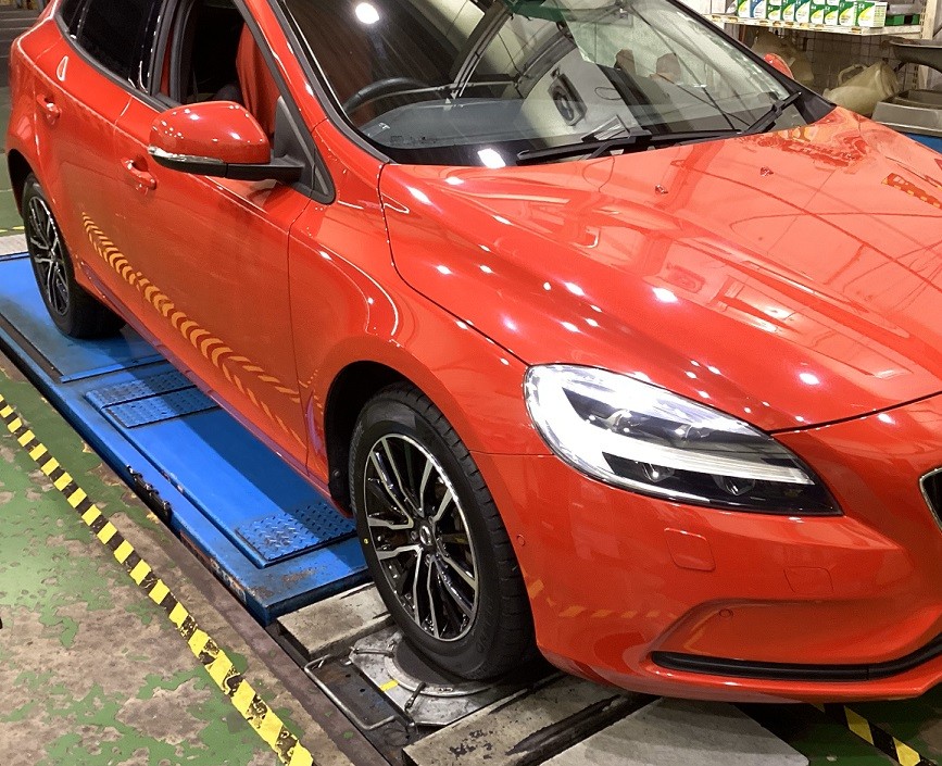 ボルボ V40】タイヤ交換＆アライメント調整作業（ブリヂストン