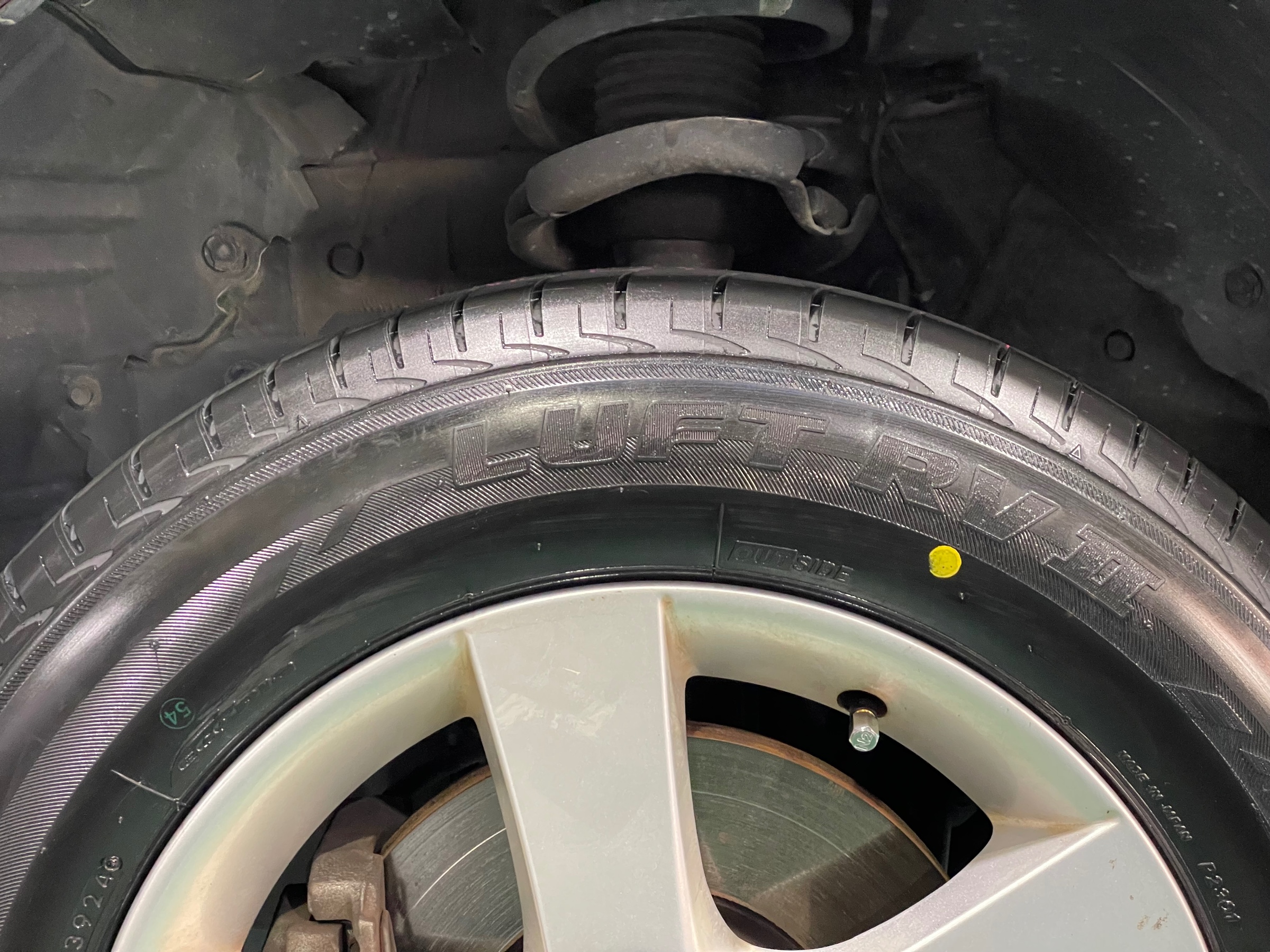 タイヤ館加古川 日産 ラフェスタ CWFFWN41G　タイヤ交換