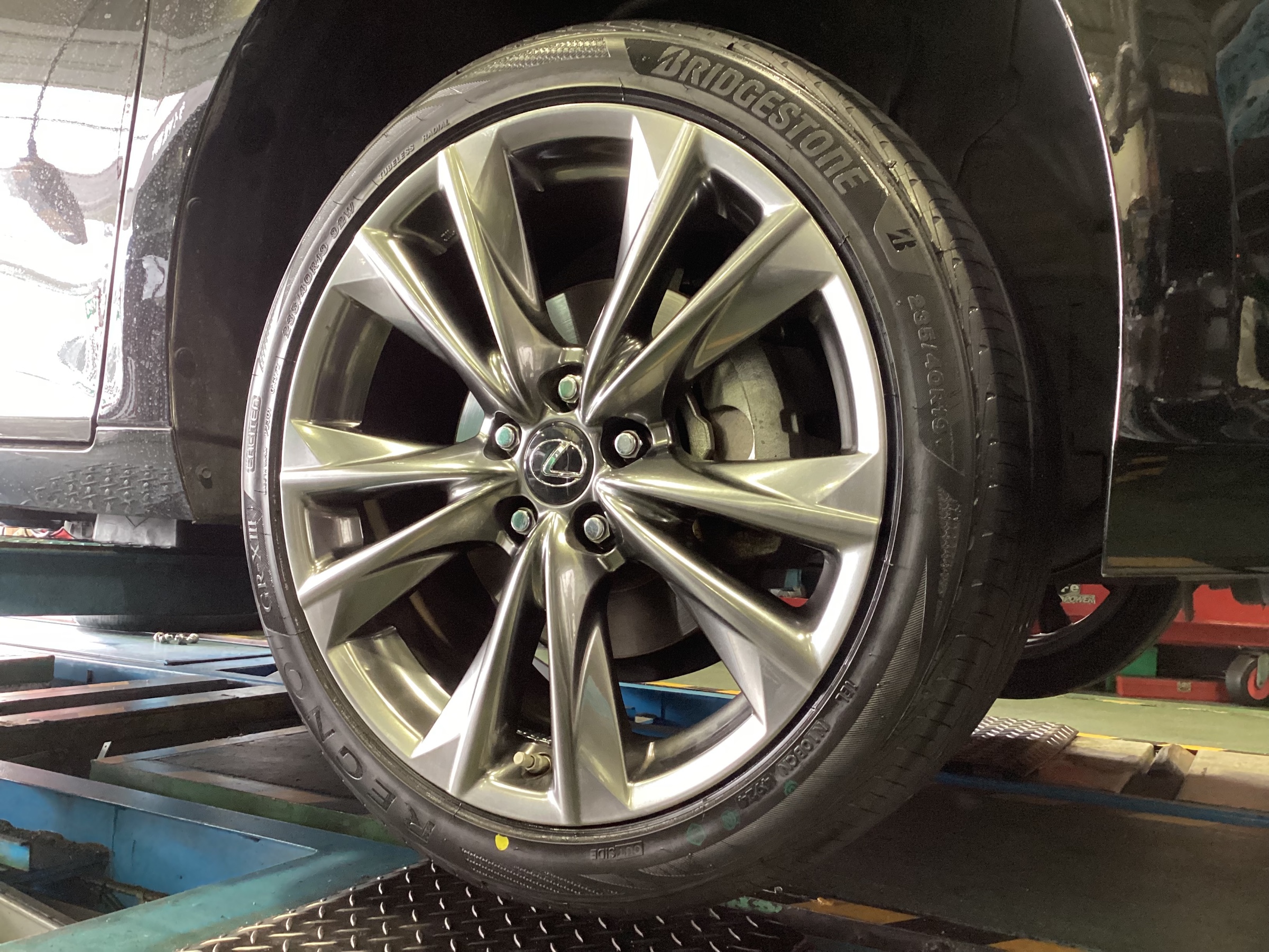 作業事例】「LEXUS ES300h」夏用タイヤ交換作業（ブリヂストン REGNO