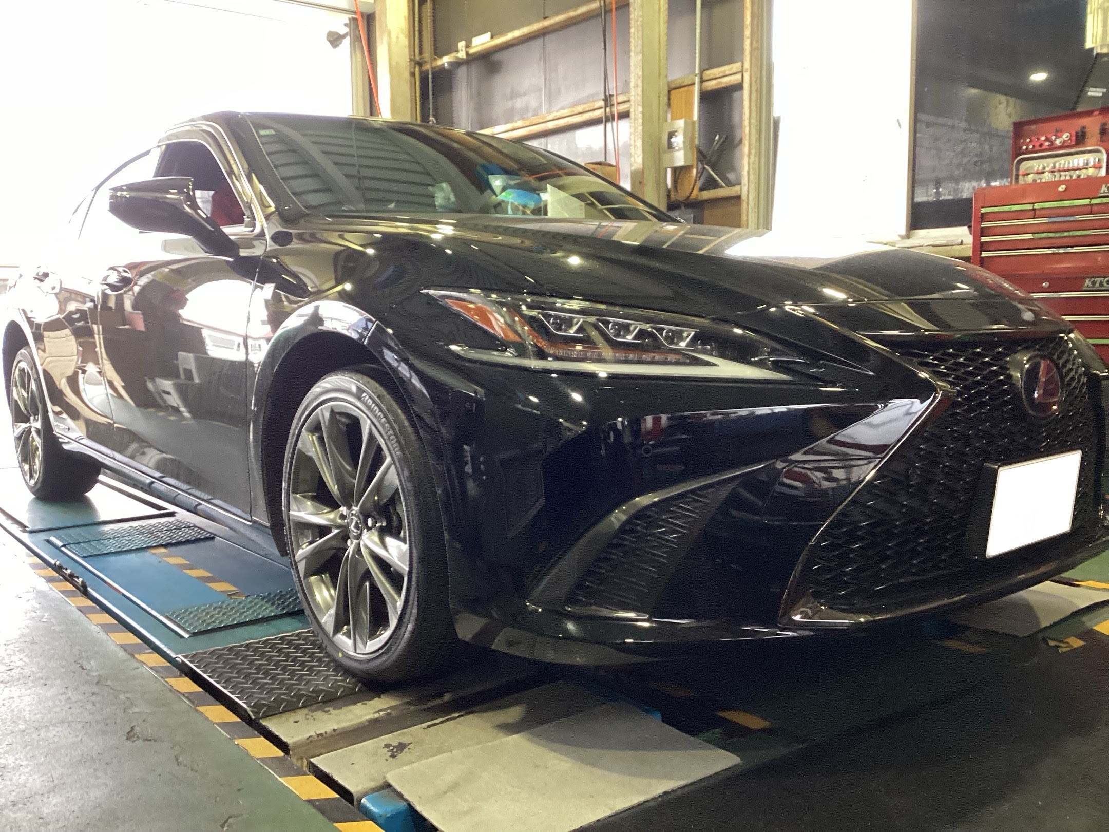 作業事例】「LEXUS ES300h」夏用タイヤ交換作業（ブリヂストン REGNO